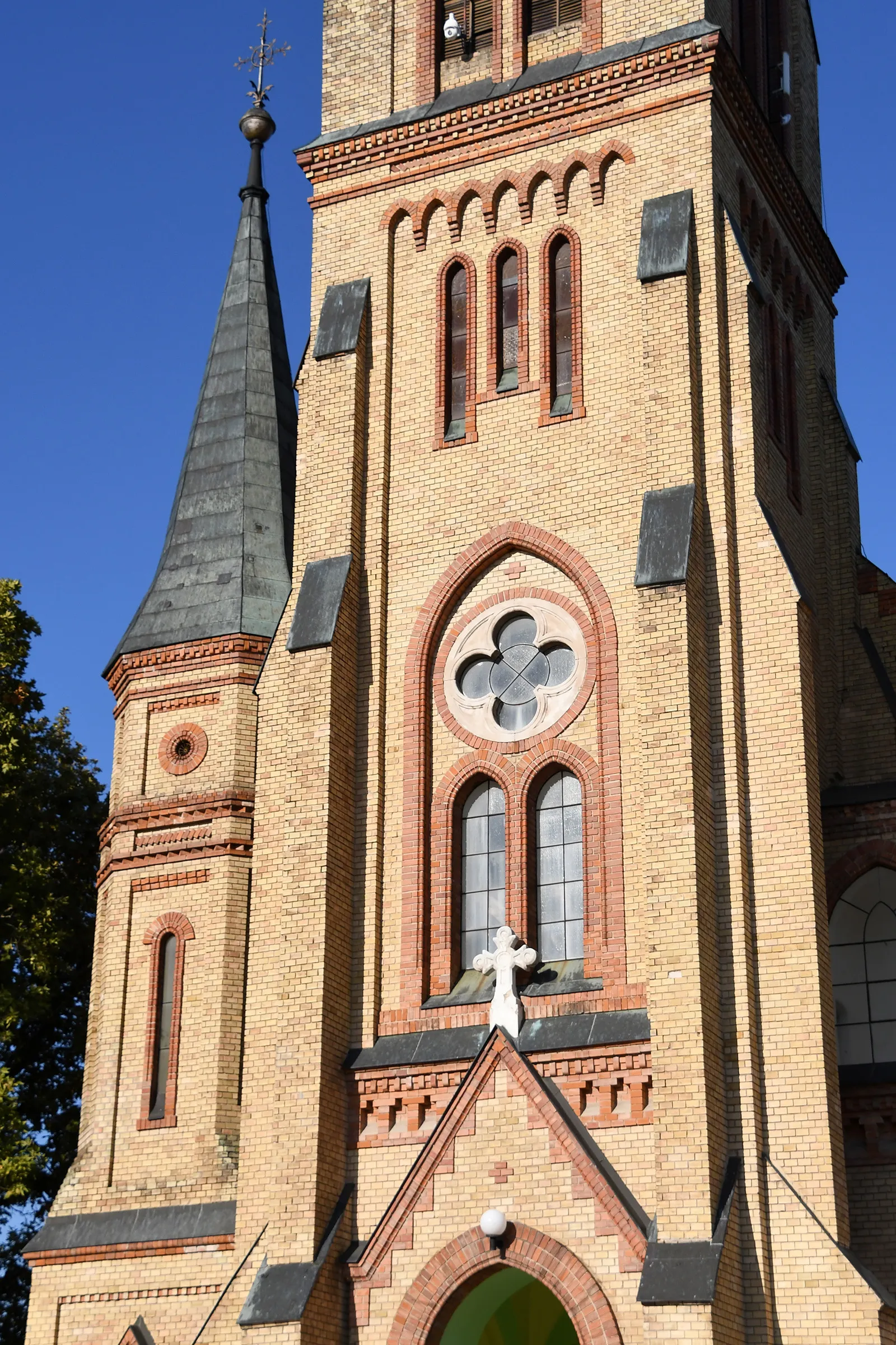 Photo showing: Roman Catholic church in Jászkarajenő, Hungary