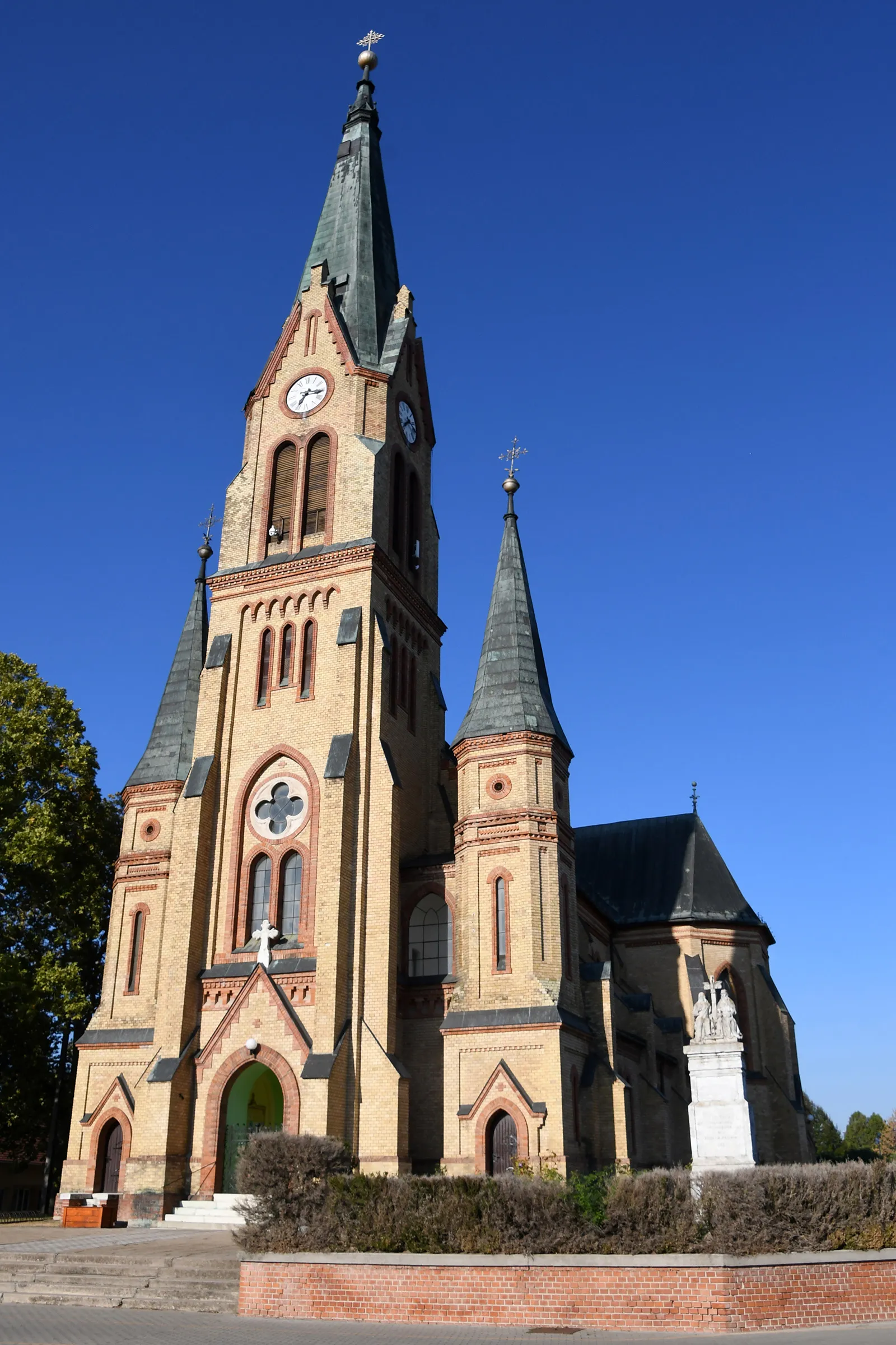 Photo showing: Roman Catholic church in Jászkarajenő, Hungary