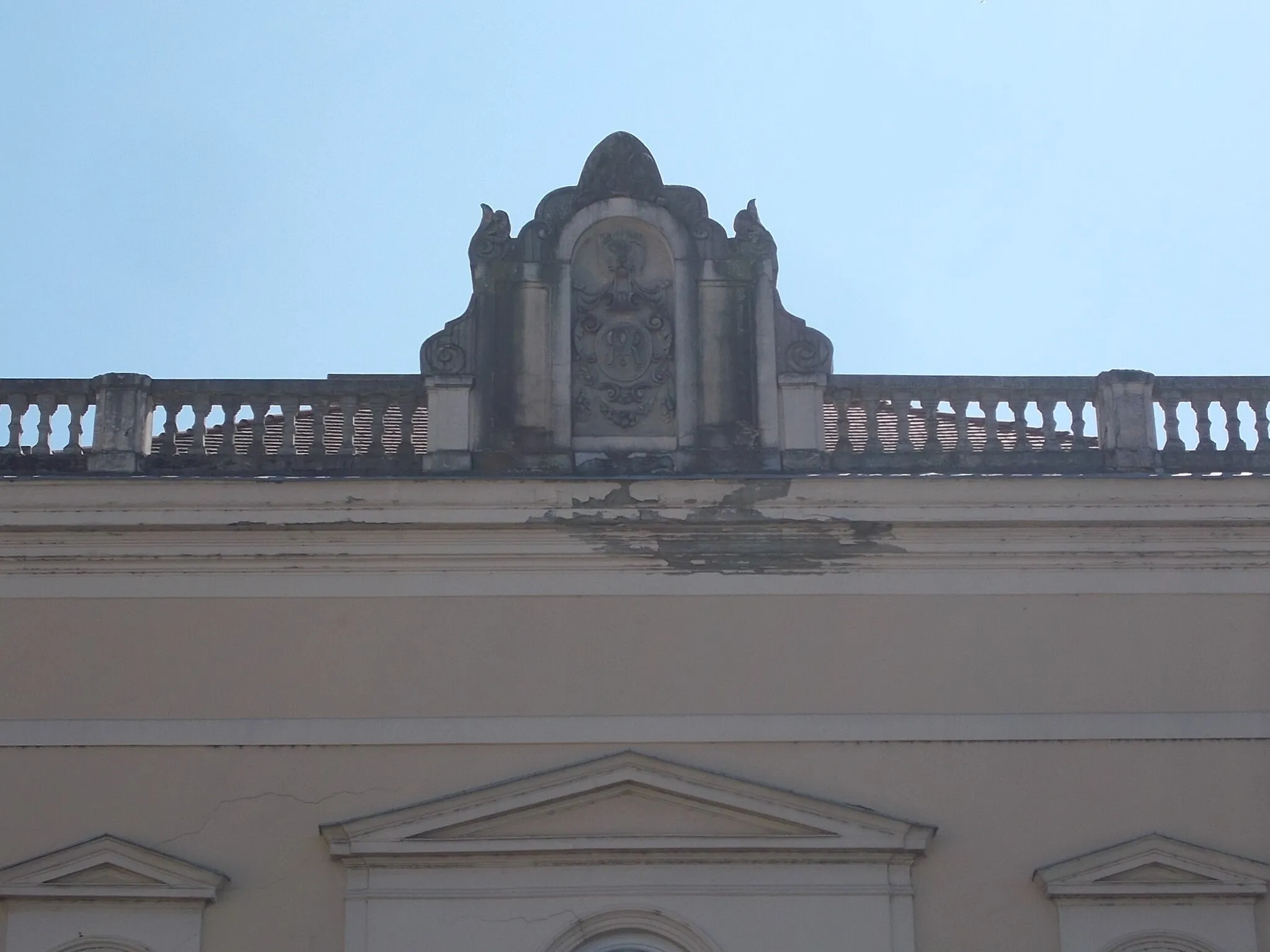 Photo showing: : Apartments, shops and District Court building detail. Listed. - 2 Pétery Károly street, 9 Kossuth square, Mezőtúr, Jász-Nagykun-Szolnok County, Hungary.