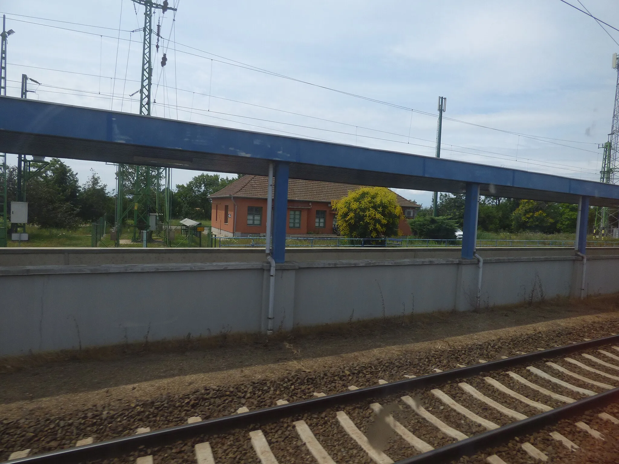 Photo showing: Tiszatenyő railway station