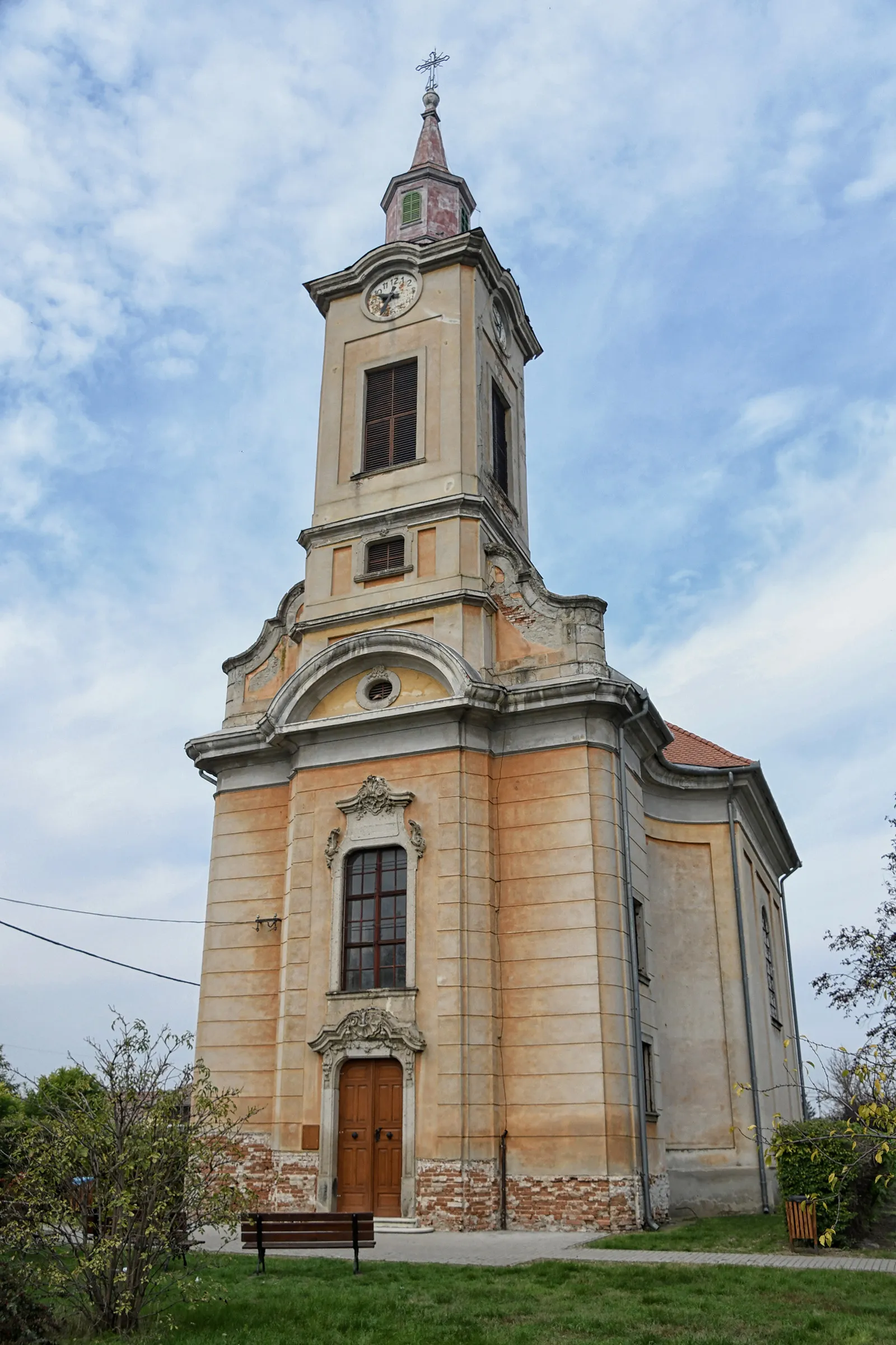 Photo showing: Roman Catholic church in Tiszapüspöki