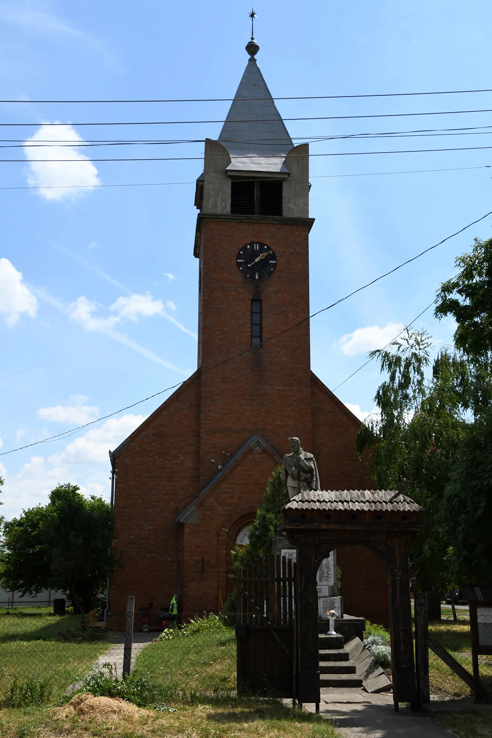Photo showing: Calvinist church in Kuncsorba, Hungary