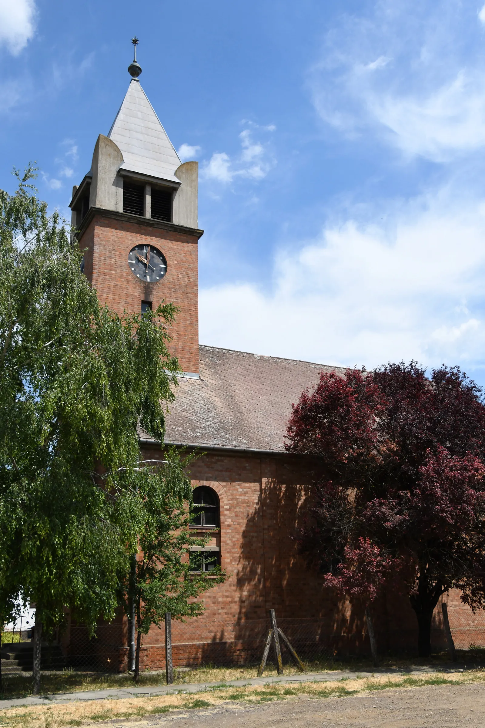 Photo showing: Calvinist church in Kuncsorba, Hungary