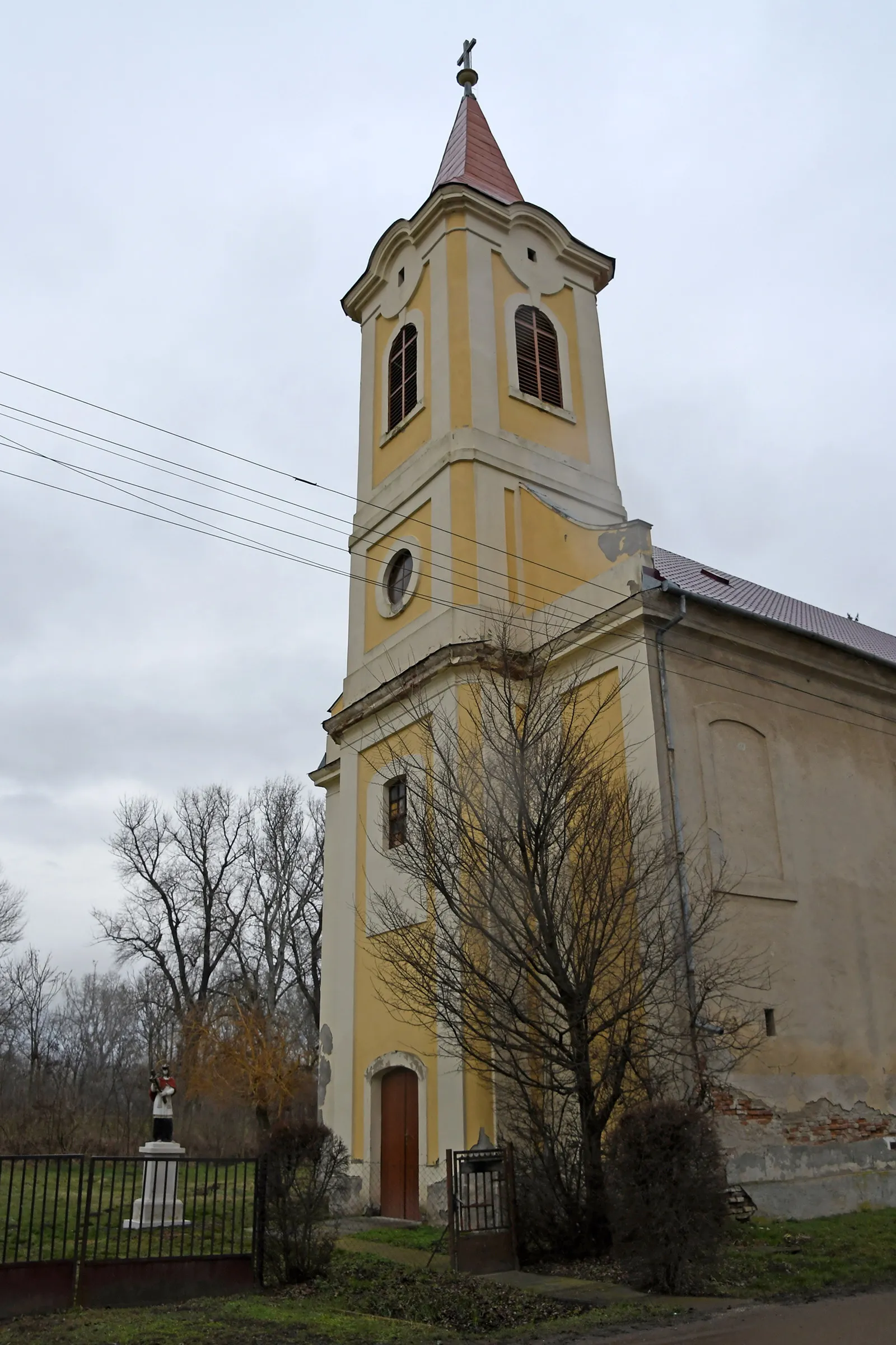 Photo showing: Roman Catholic church in Tiszabő