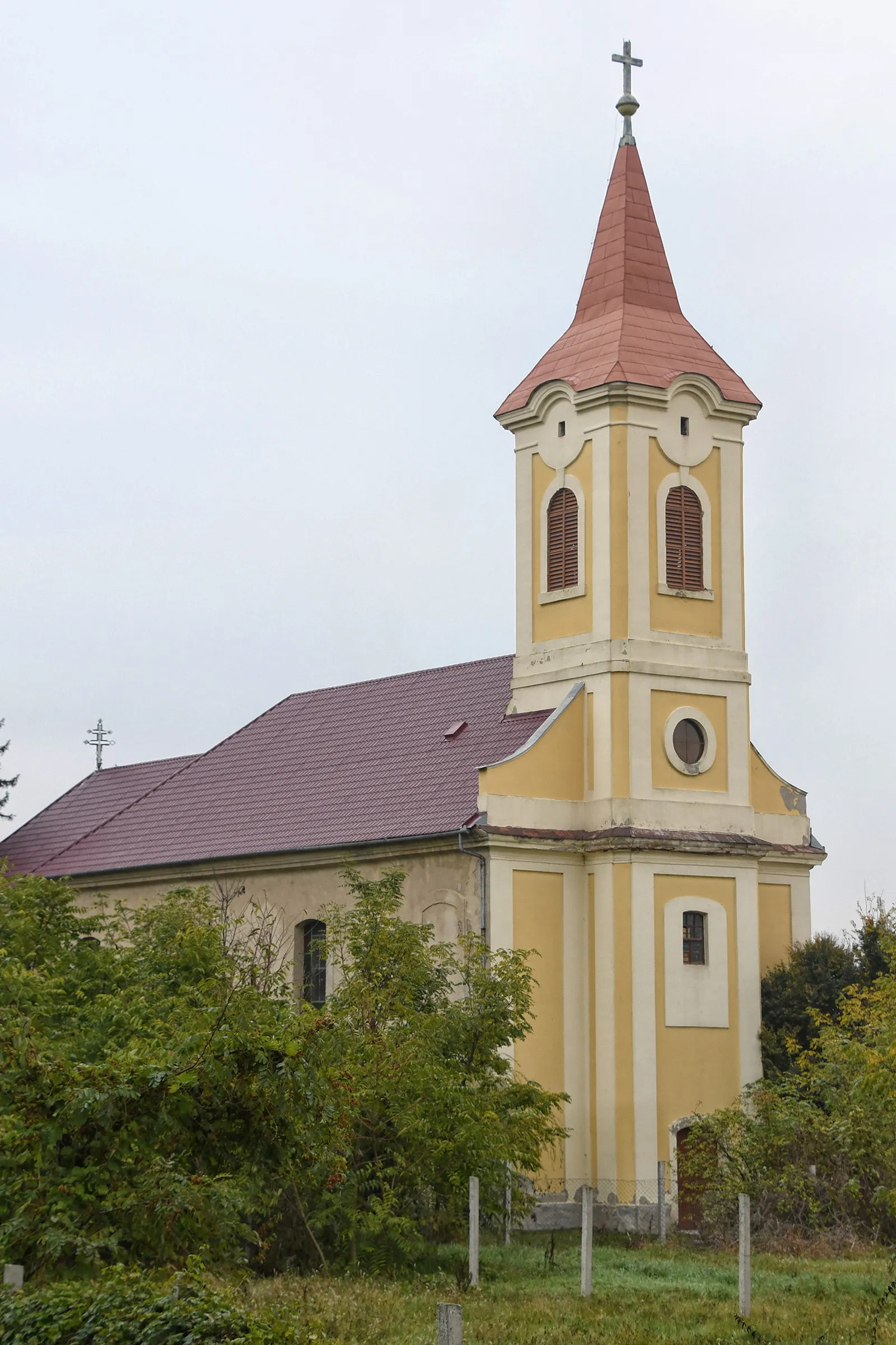 Photo showing: Roman Catholic church in Tiszabő