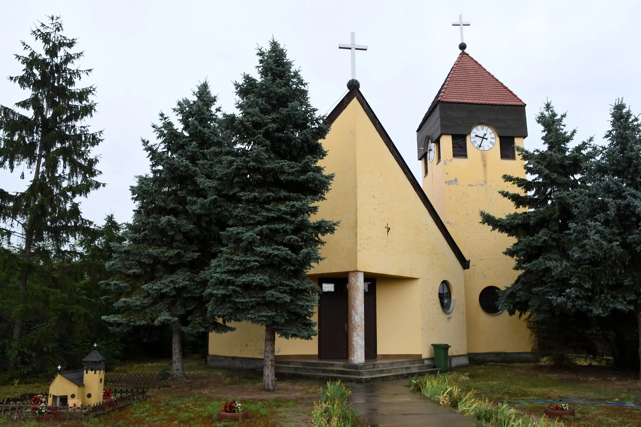 Photo showing: Roman Catholic church in Jászágó, Hungary