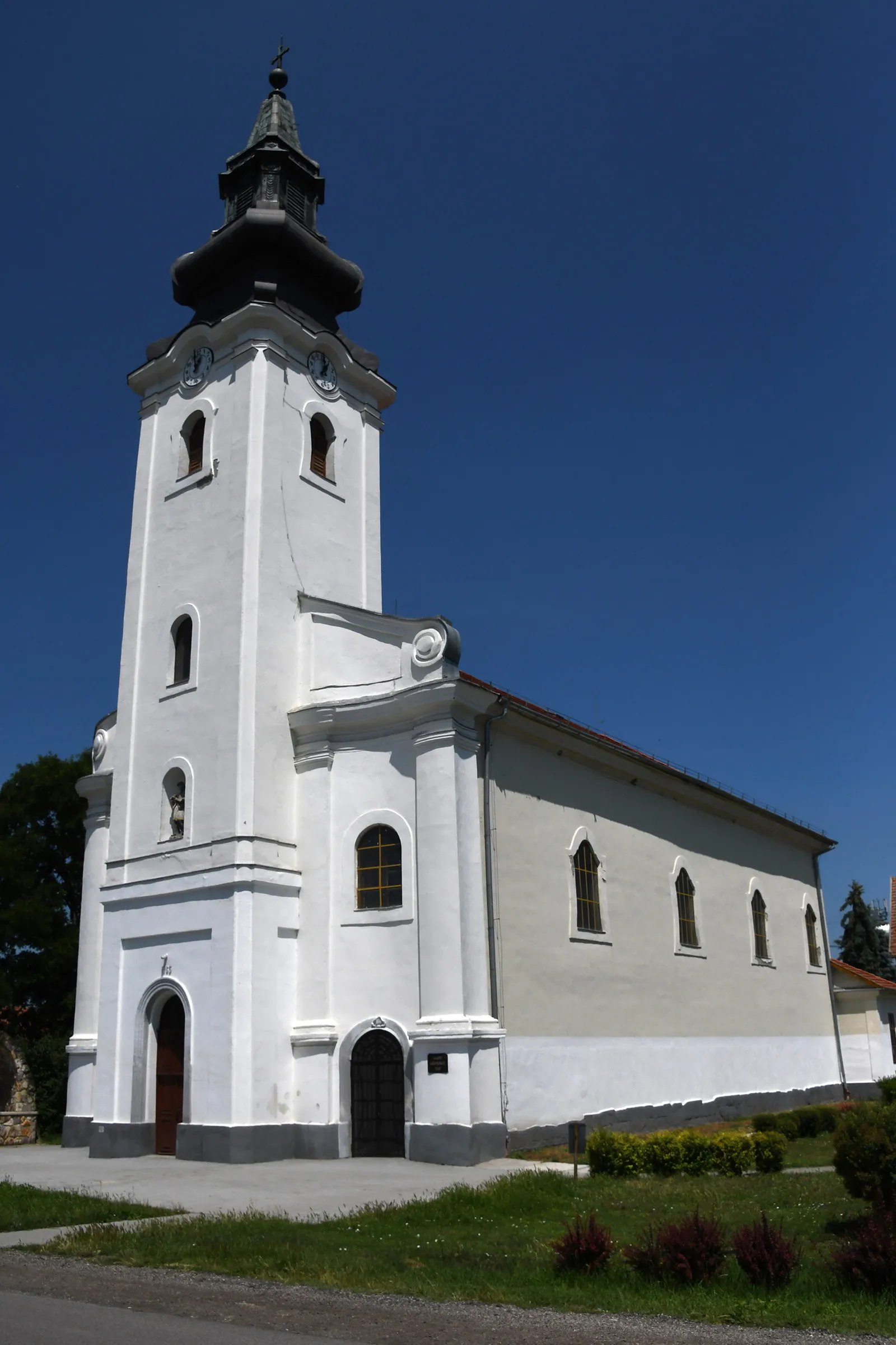 Photo showing: Roman Catholic church in Jásztelek, Hungary