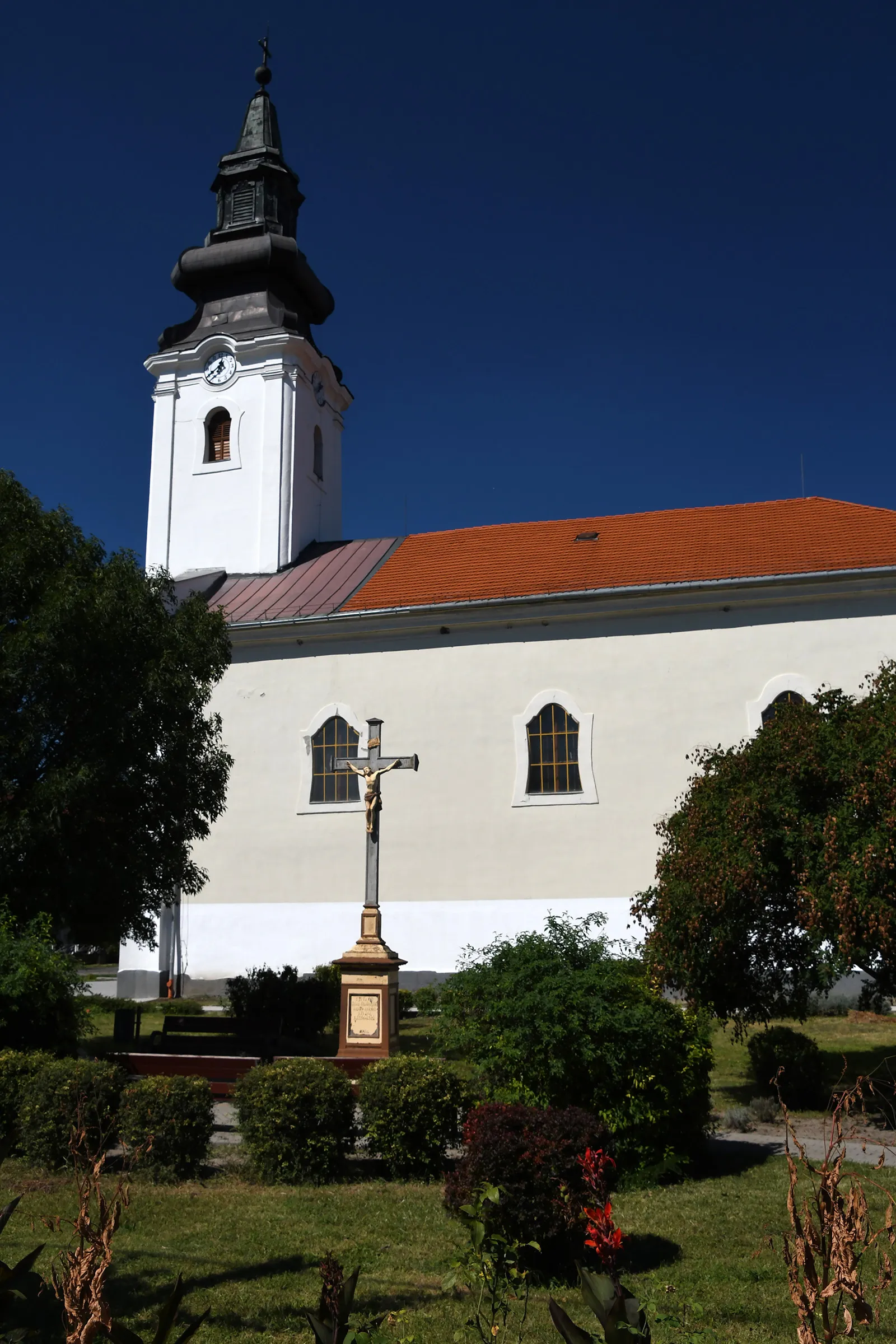 Photo showing: Roman Catholic church in Jásztelek, Hungary