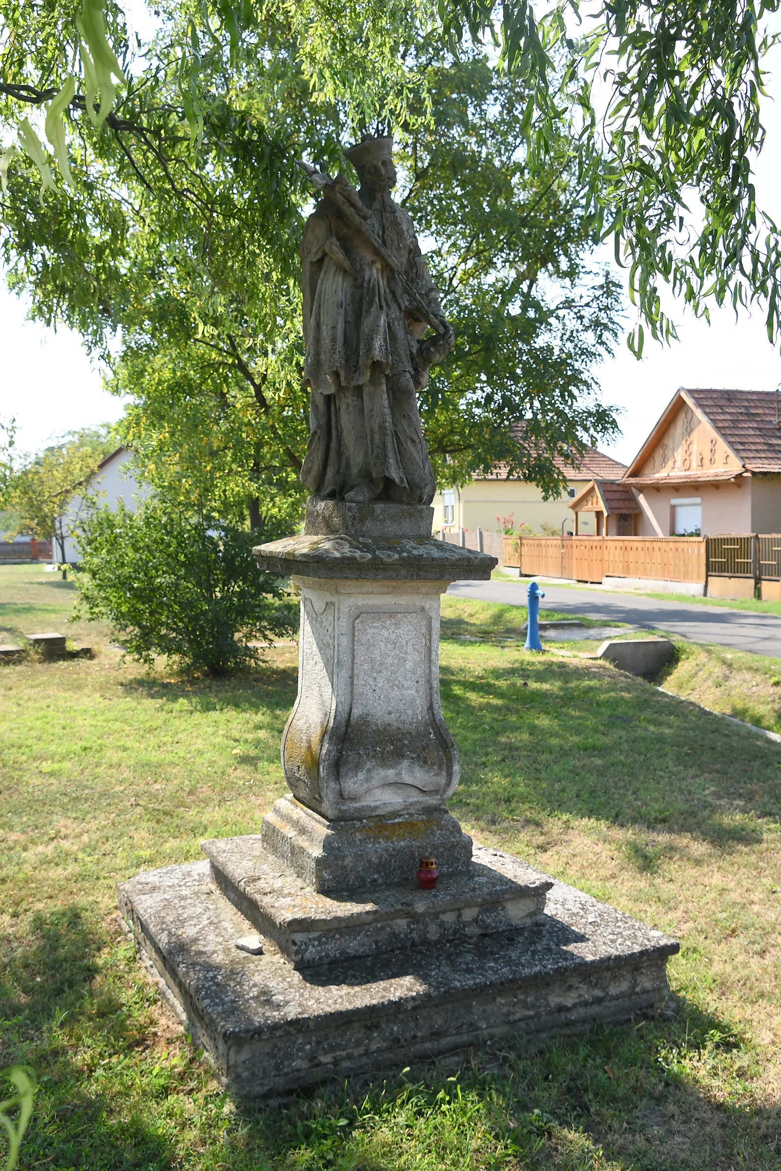 Photo showing: Statue of John of Nepomuk (Pély)