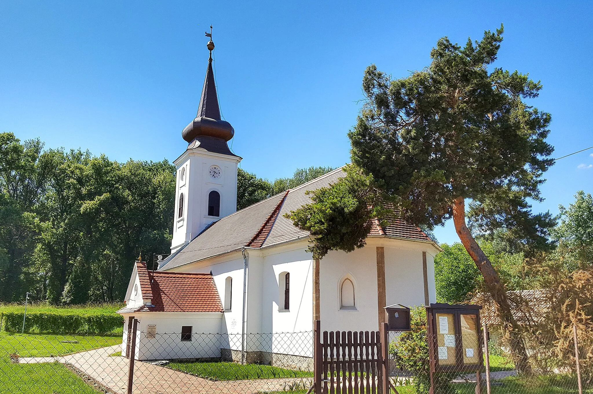 Photo showing: A Tiszaburai református templom 2017-ben.