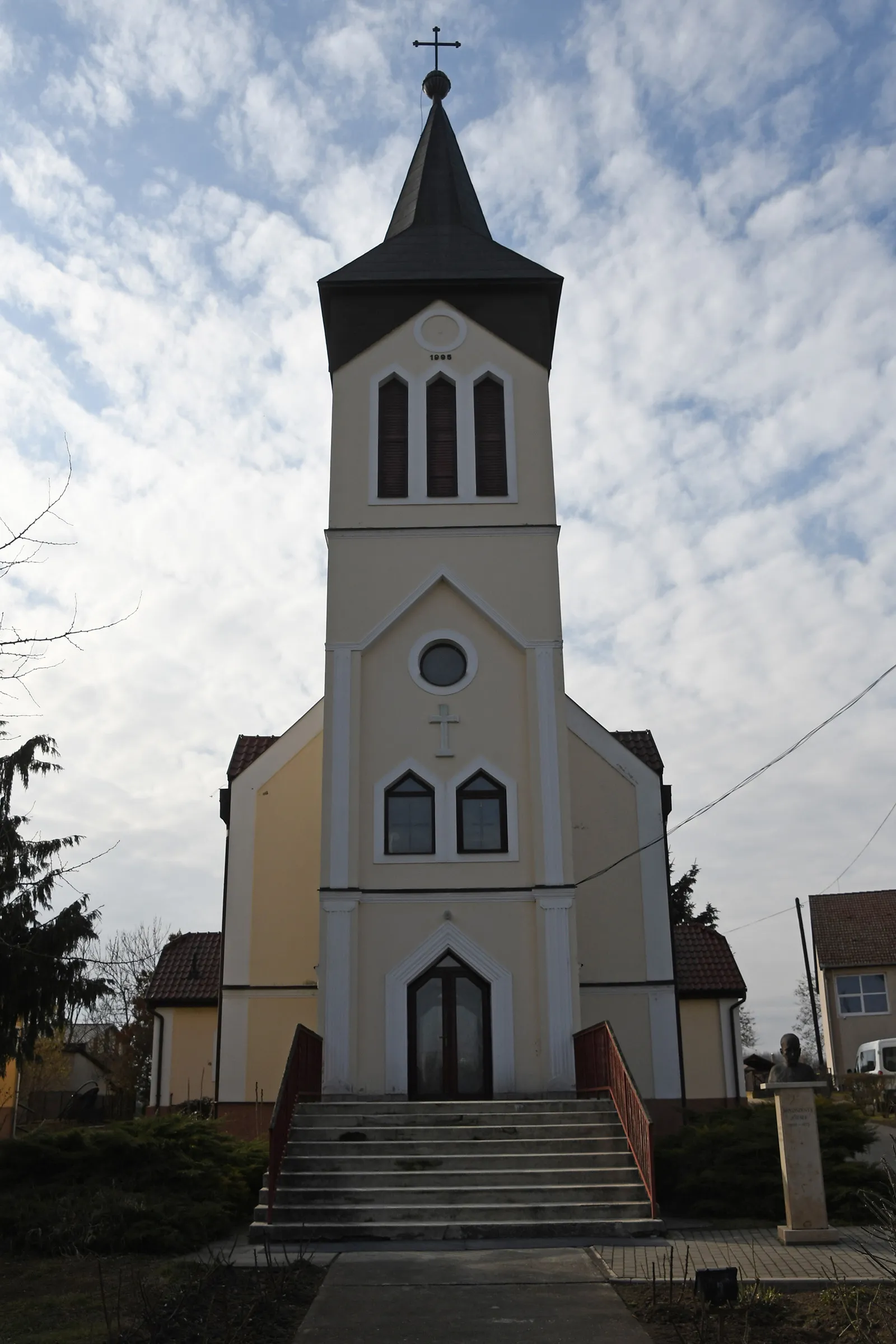 Photo showing: Roman Catholic church in Apagy, Hungary