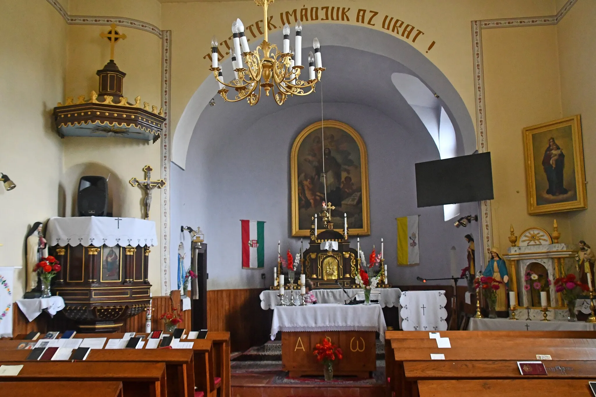 Photo showing: Interior of the Roman Catholic church in Nyírjákó, Hungary