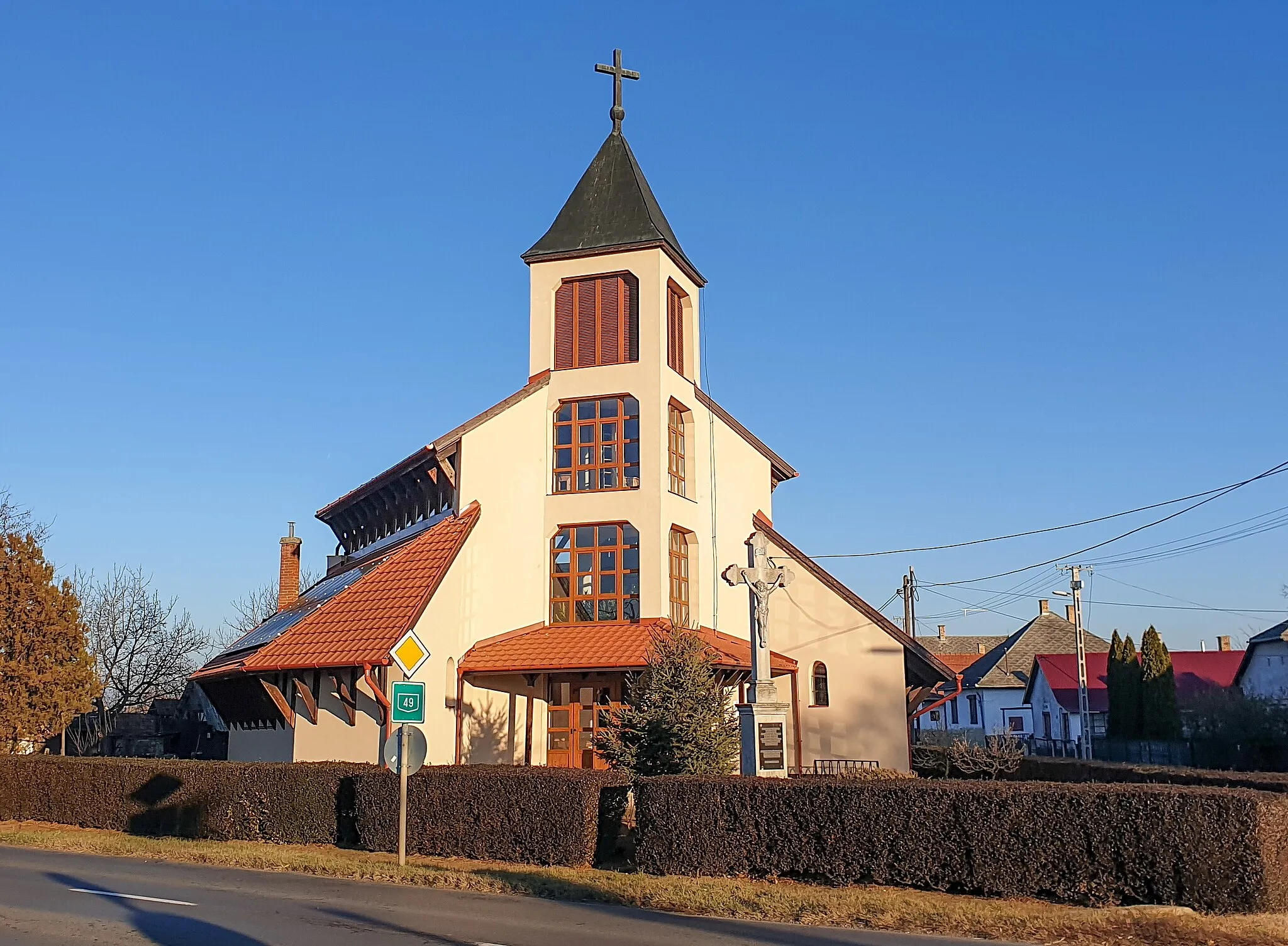 Photo showing: Catholic church built in the 1980s
