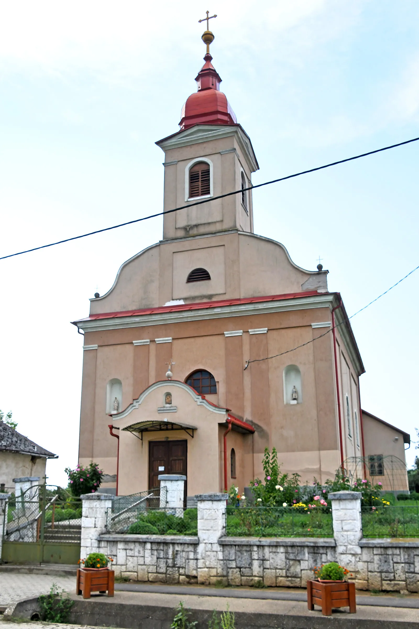 Photo showing: Roman Catholic church in Pusztadobos, Hungary