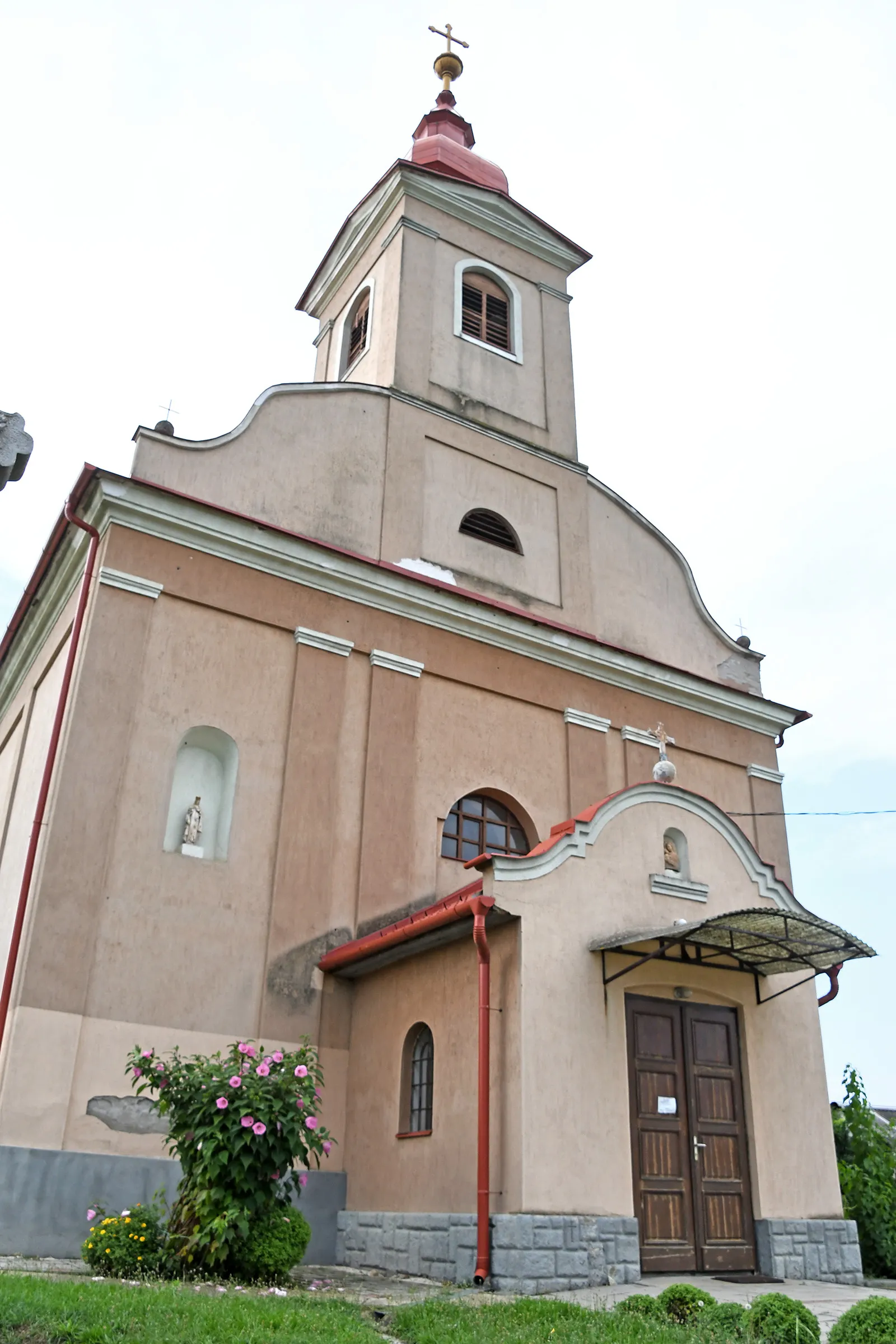 Photo showing: Roman Catholic church in Pusztadobos, Hungary