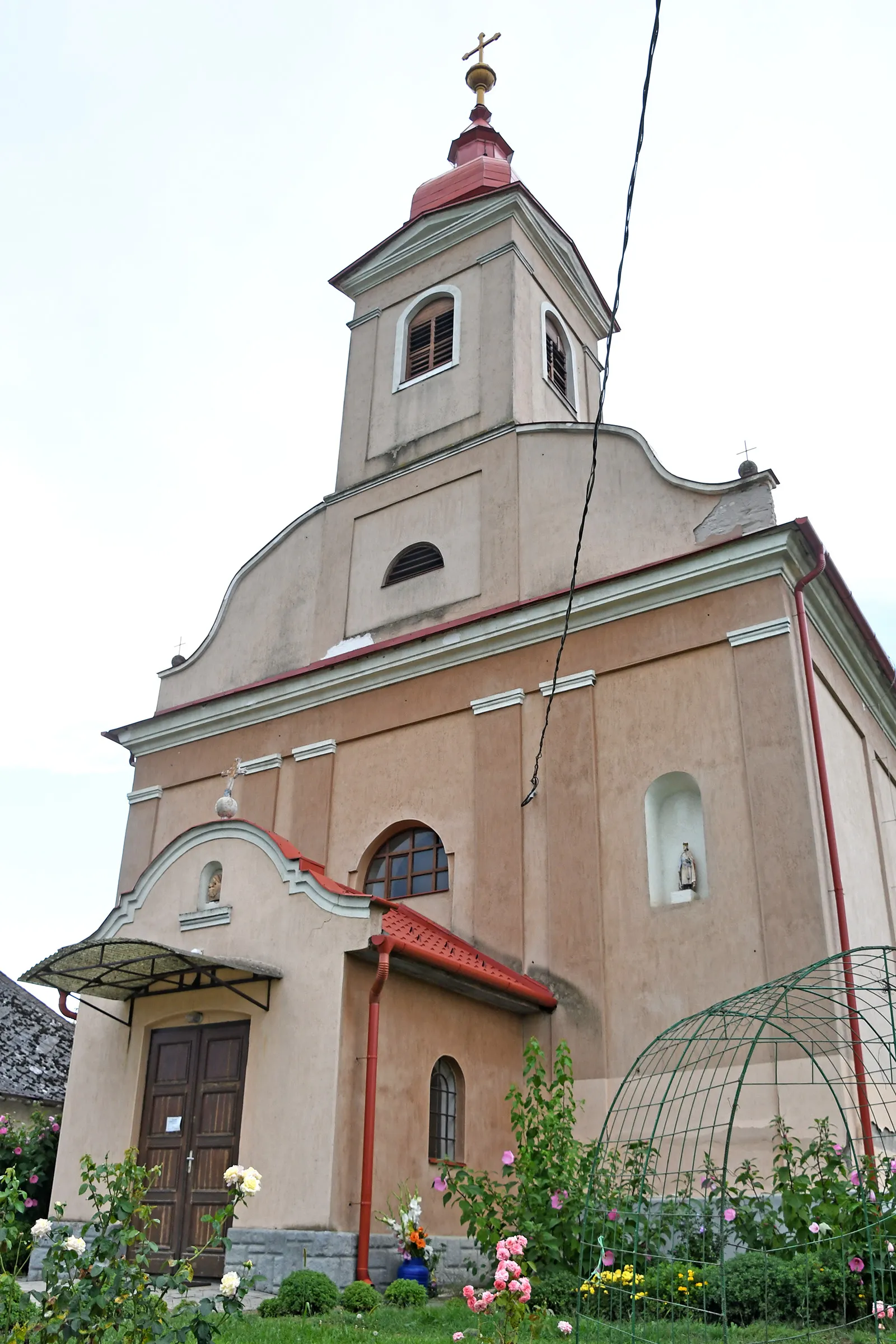 Photo showing: Roman Catholic church in Pusztadobos, Hungary