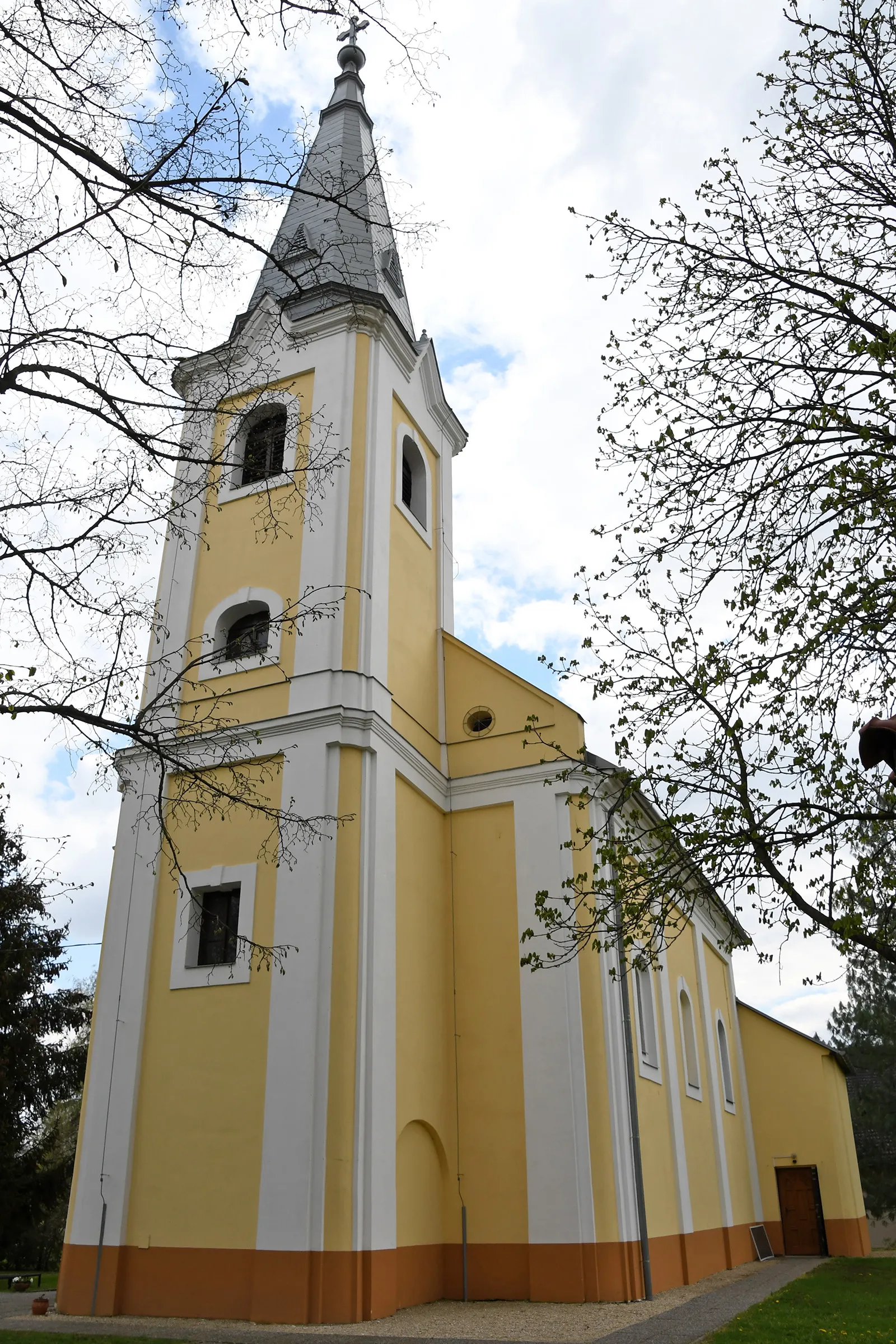 Photo showing: Roman Catholic church in Fényeslitke, Hungary