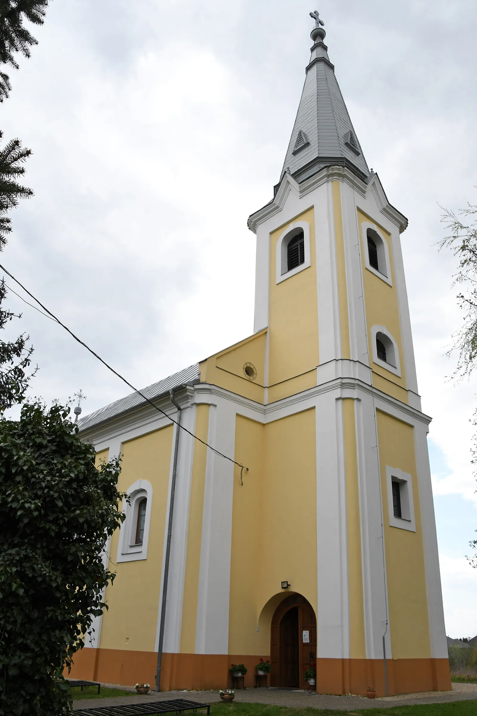 Photo showing: Roman Catholic church in Fényeslitke, Hungary