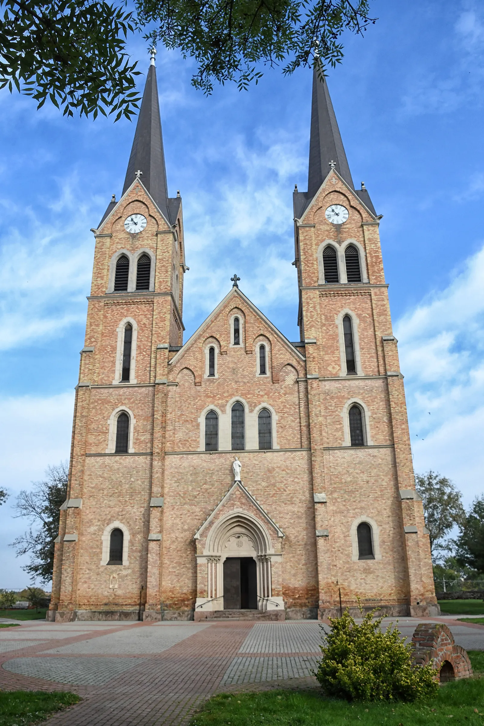 Photo showing: Roman Catholic church in Törökszentmiklós