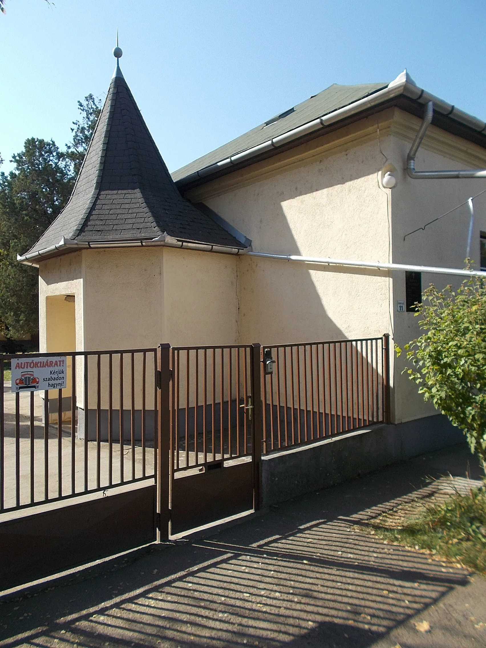 Photo showing: : Baptist church - 11 József Attila street, Downtown, Karcag, Jász-Nagykun-Szolnok County, Hungary.
