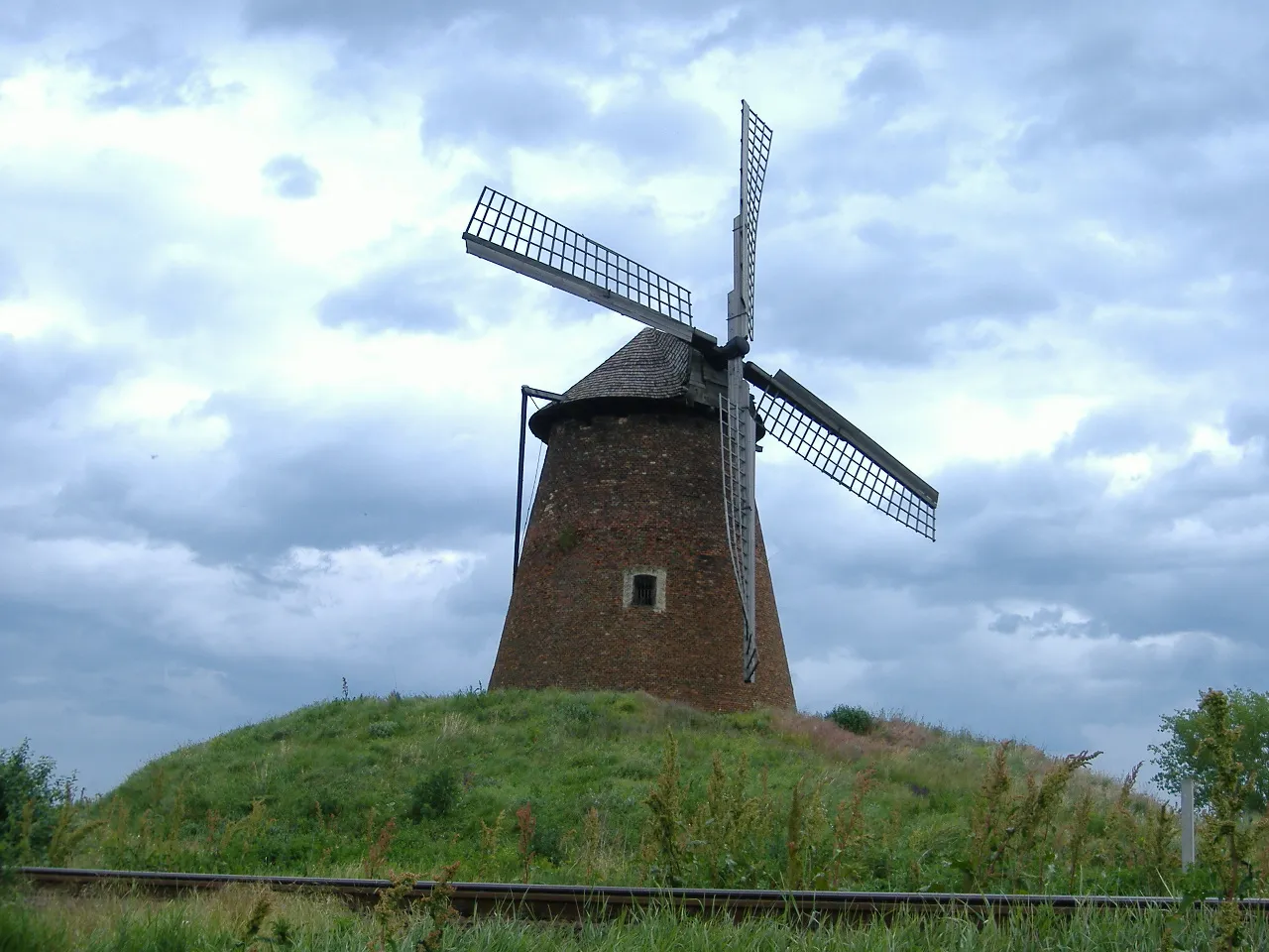 Photo showing: A kengyeli Szélmalom-domb