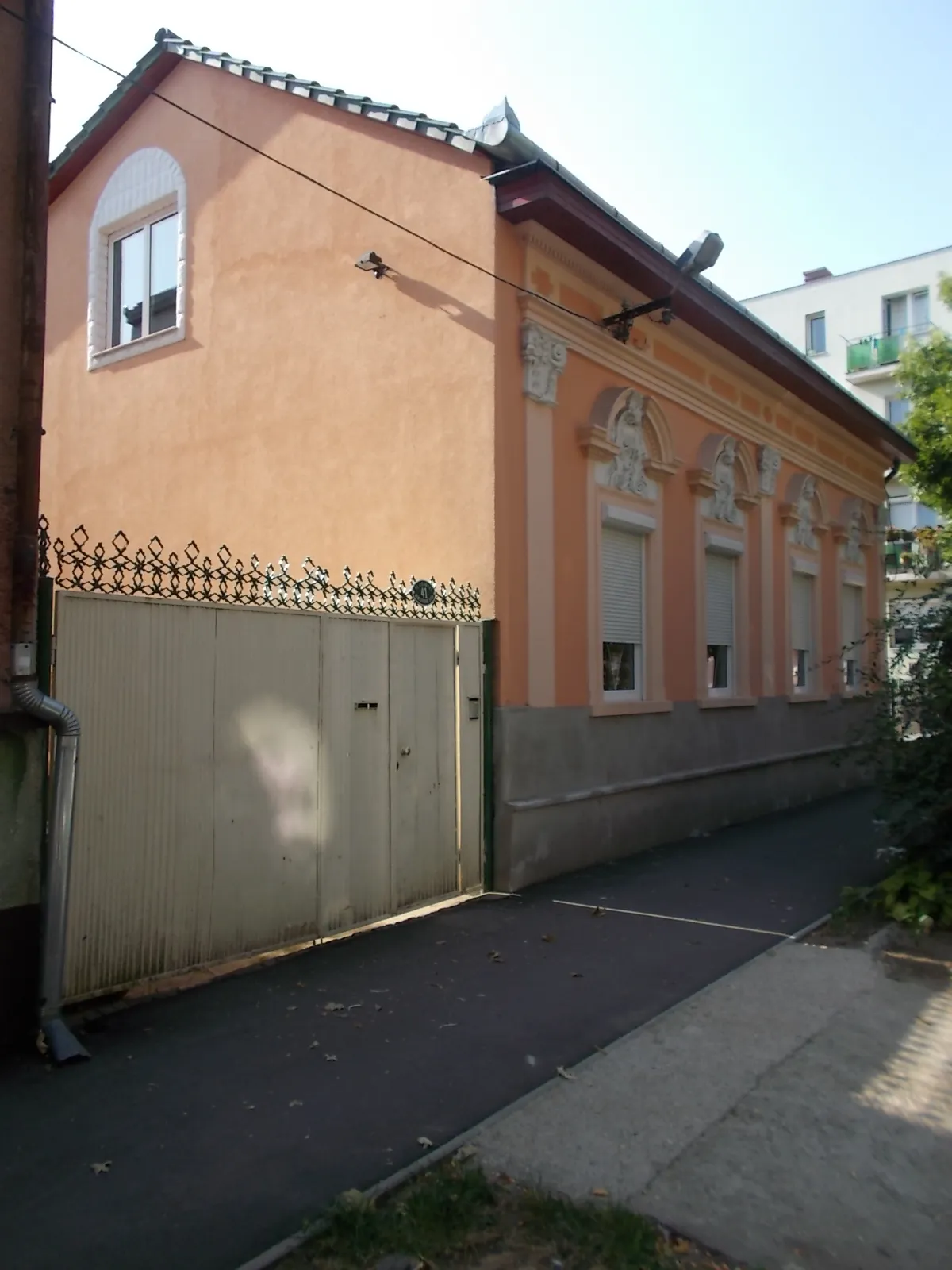 Photo showing: : Listed building. - 41 Deák F. Street, Nyíregyháza, Szabolcs-Szatmár-Bereg County, Hungary.