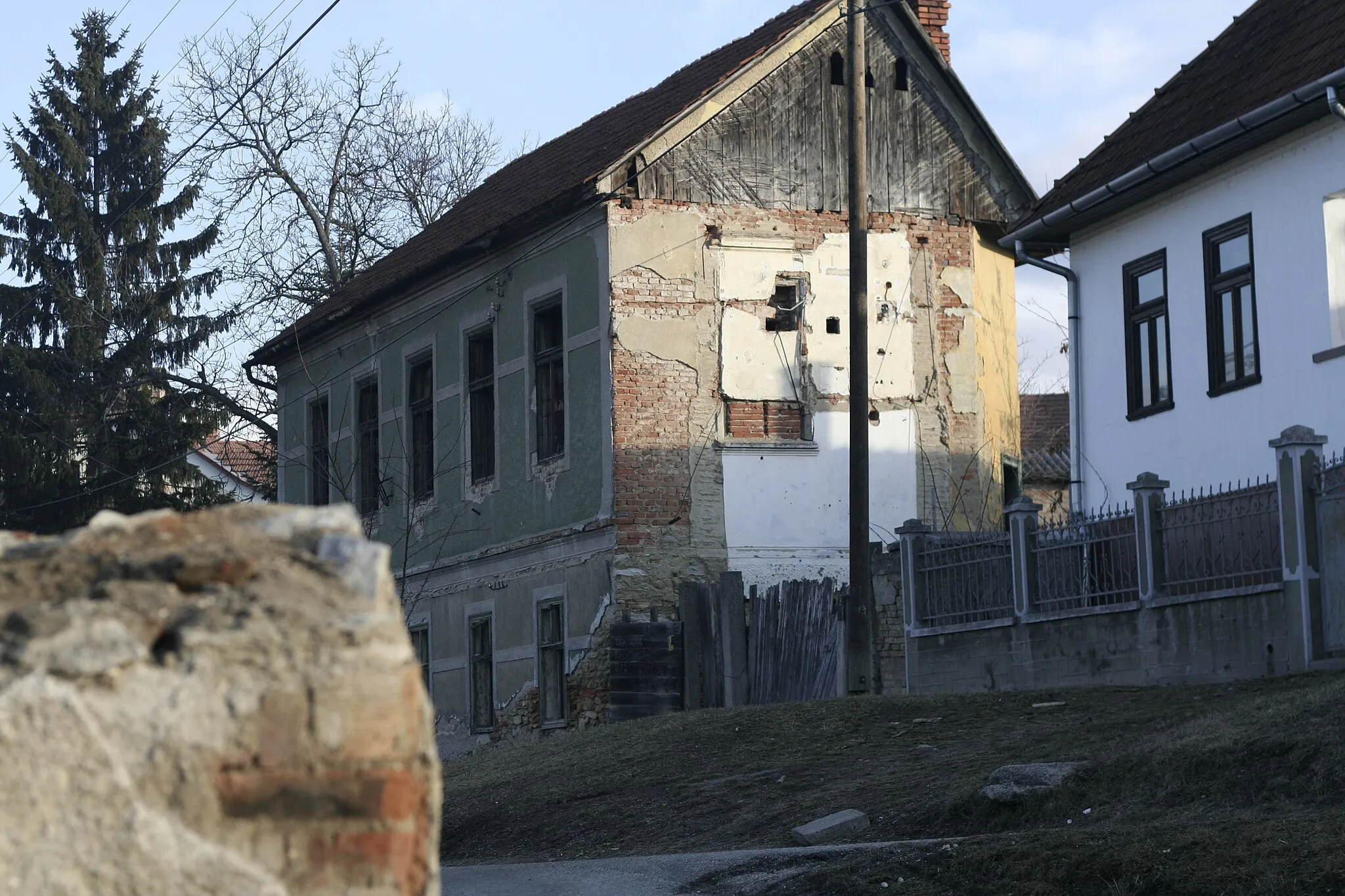 Photo showing: Old cinema in Szendrő