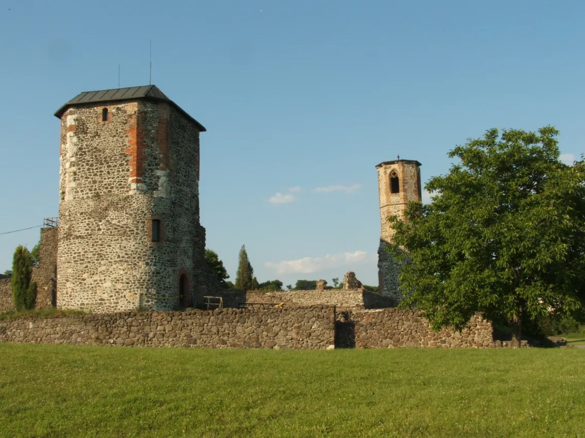 Photo showing: The castle of Kisnána, Hungary