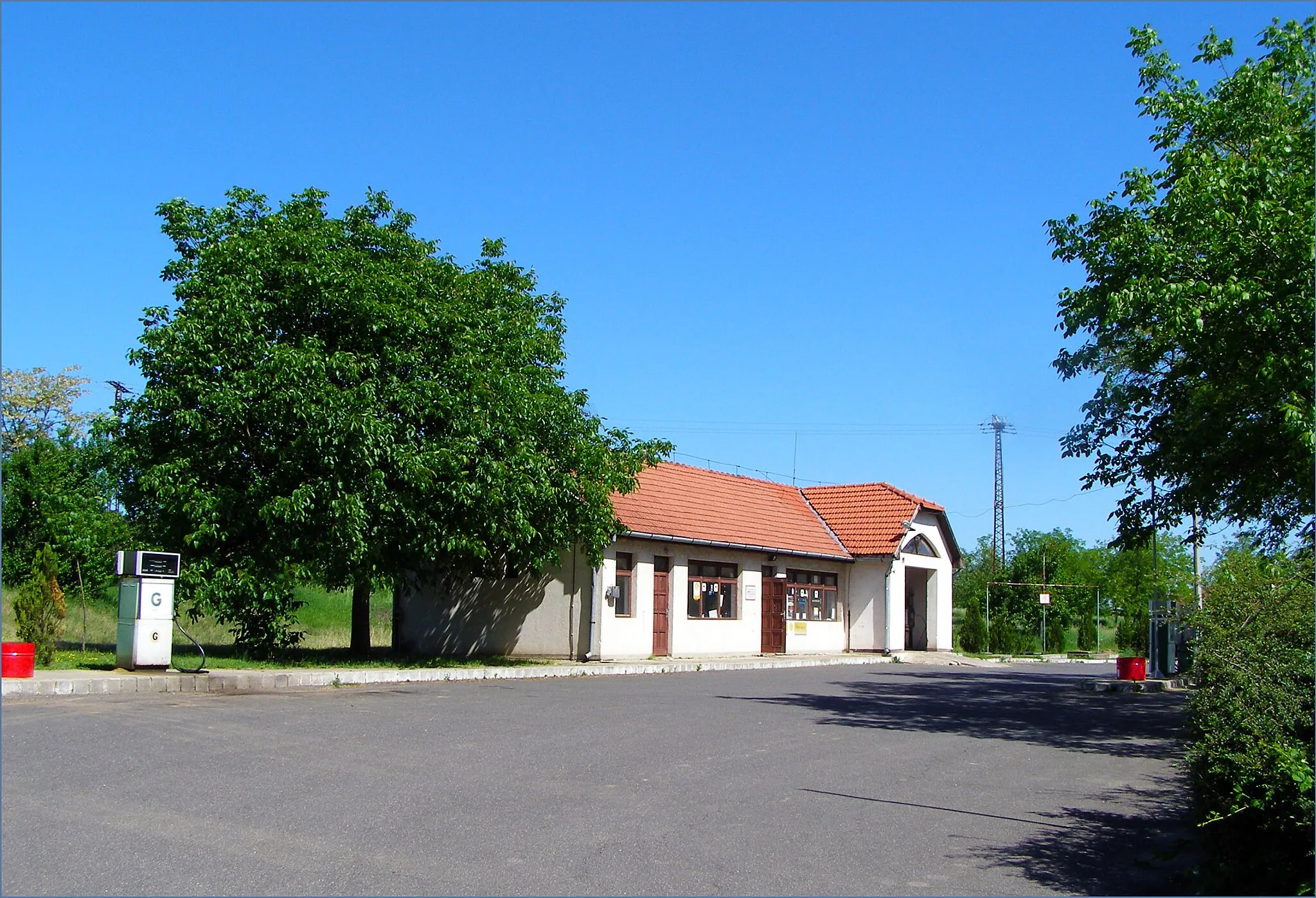 Photo showing: Abaújkér - čerpacia stanica