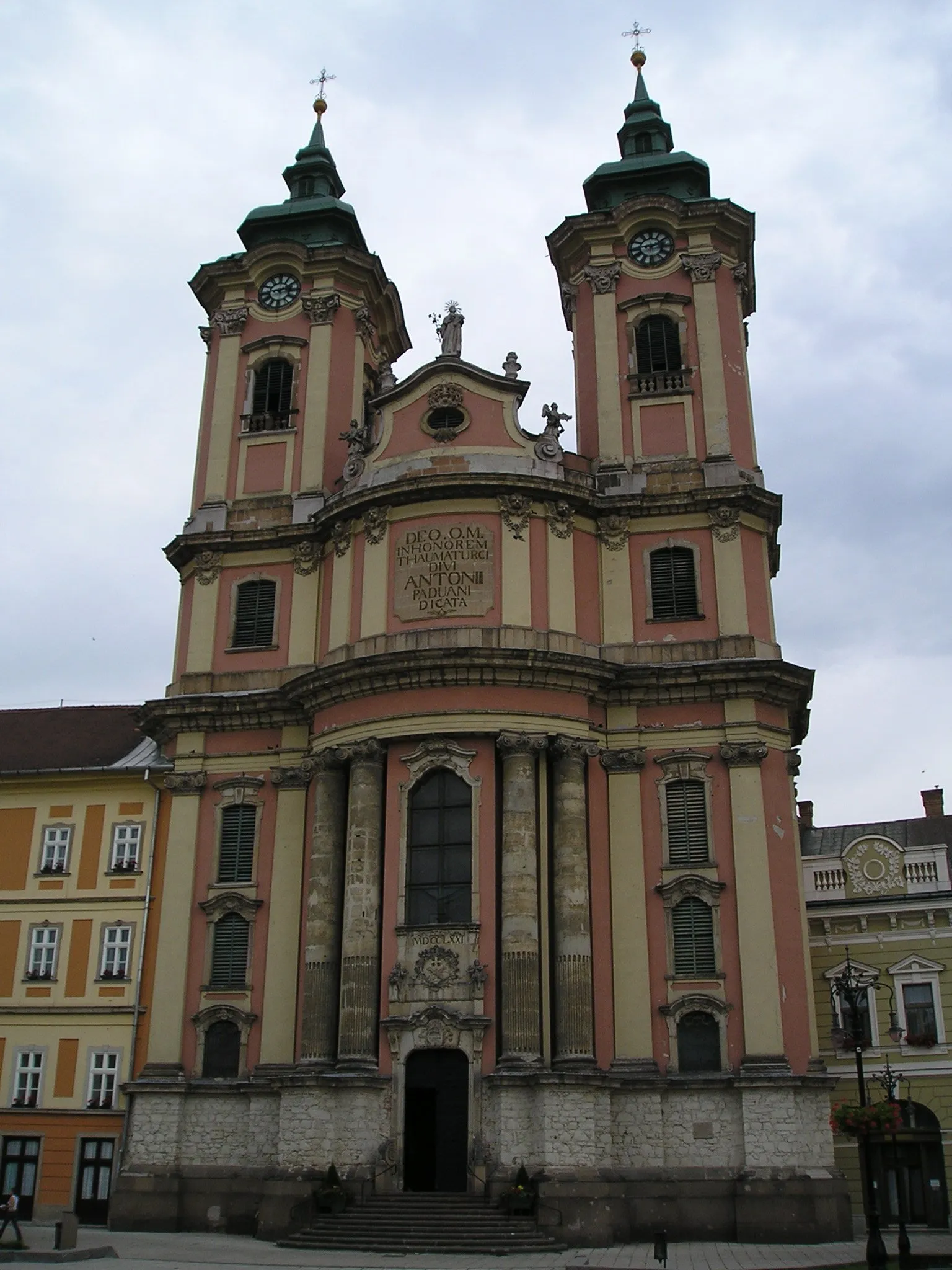 Photo showing: Eger, Hungary - Minorite church at the Dobó István tér