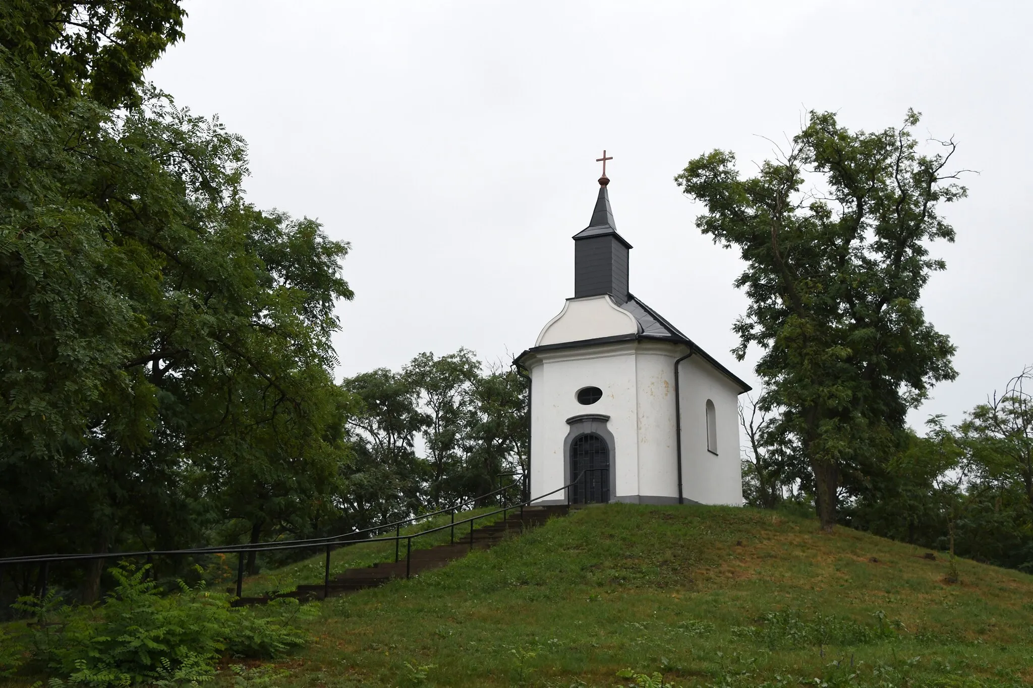 Photo showing: Roman Catholic chapel in Tarnaörs-Homokpuszta, Hungary