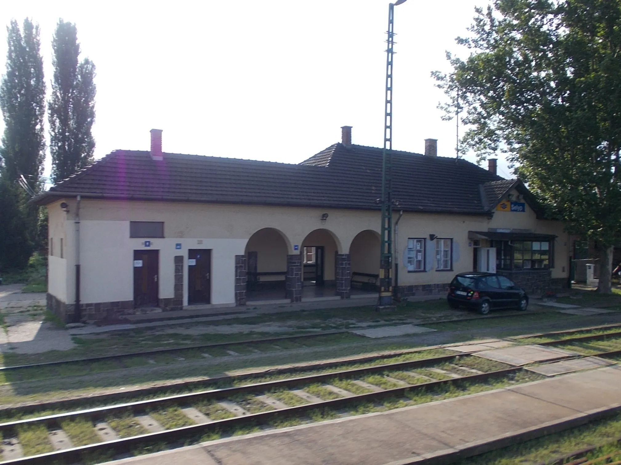 Photo showing: : Selyp railway station. - Lőrinci, Heves County, Hungary.