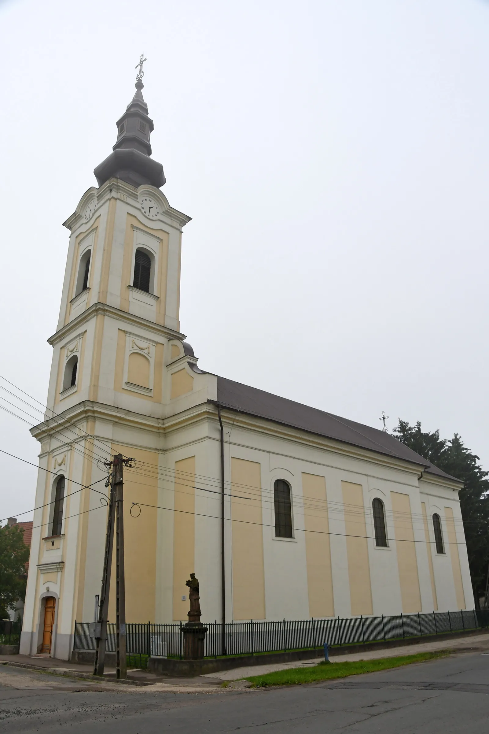 Photo showing: Roman Catholic church in Sajóvárkony, Ózd, Hungary