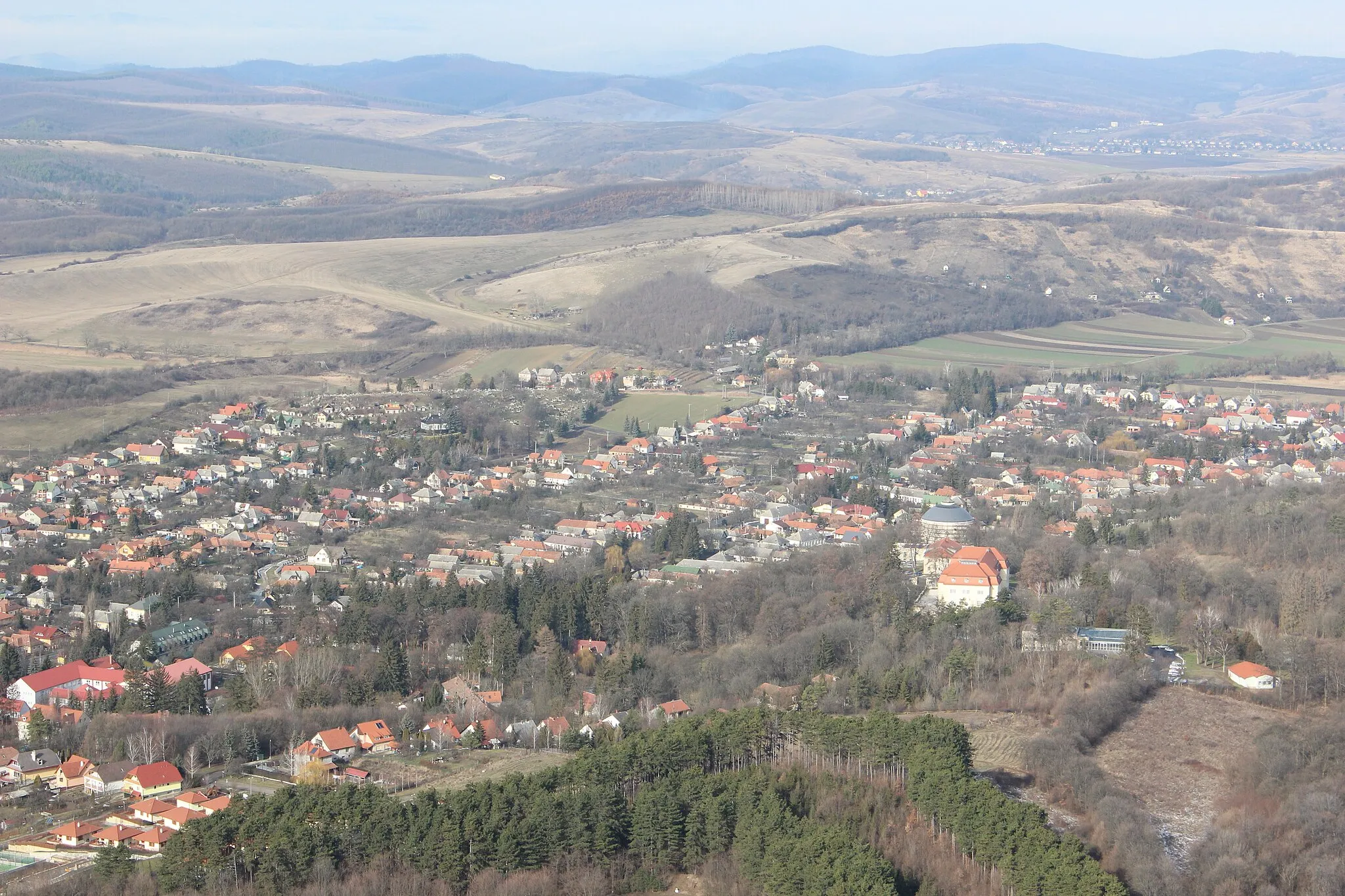 Photo showing: View of Szilvásvárad from lookout tower on Kalapat Hill. Szilvásvárad, Hungary.