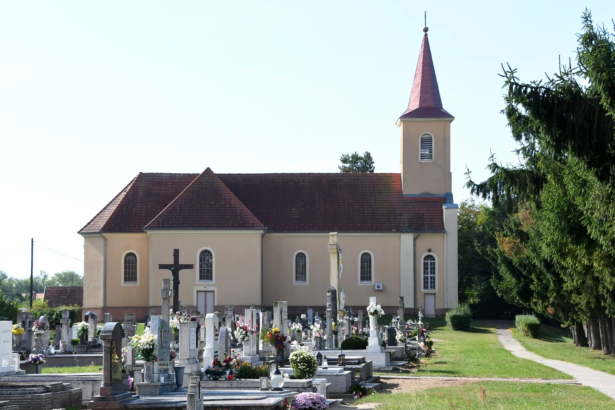 Photo showing: Roman Catholic church in Ipolyvece, Hungary