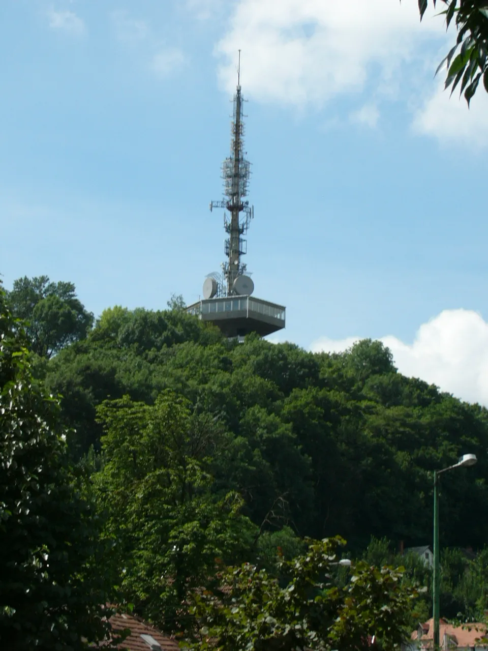 Photo showing: The TV tower on the Avas hill in Miskolc, Hungary; the tower is the symbol of the City.