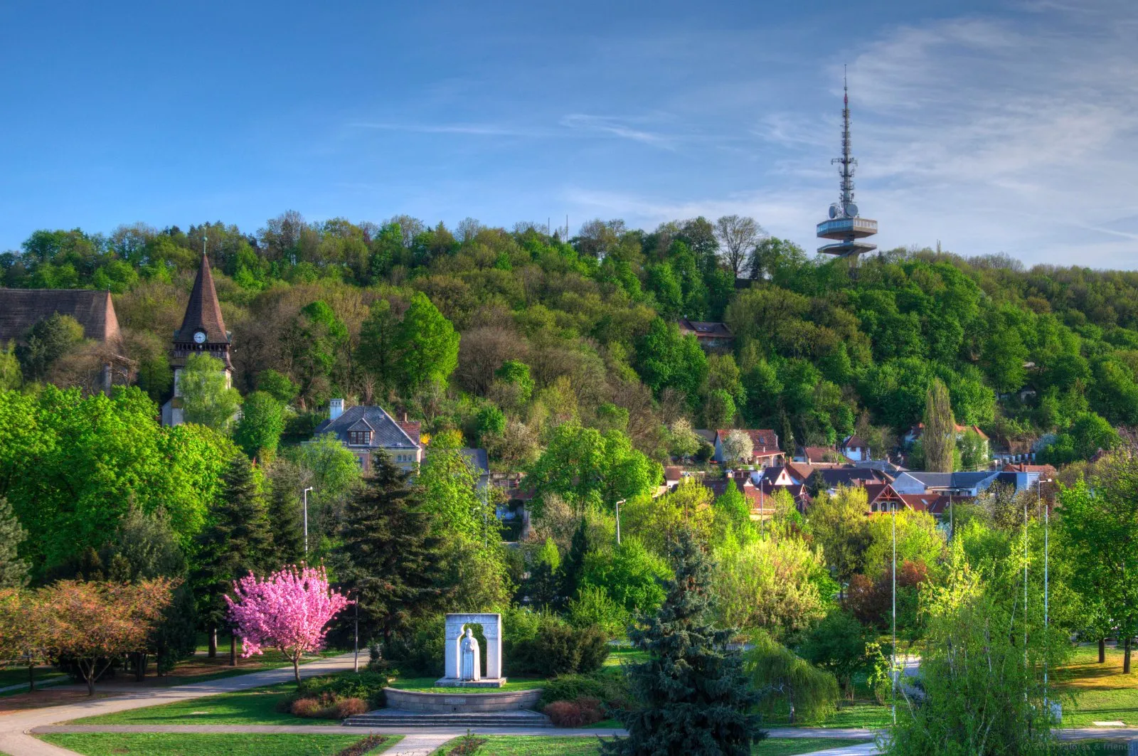 Photo showing: Avas TV Tower from Szent István Square, Miskolc, Hungary