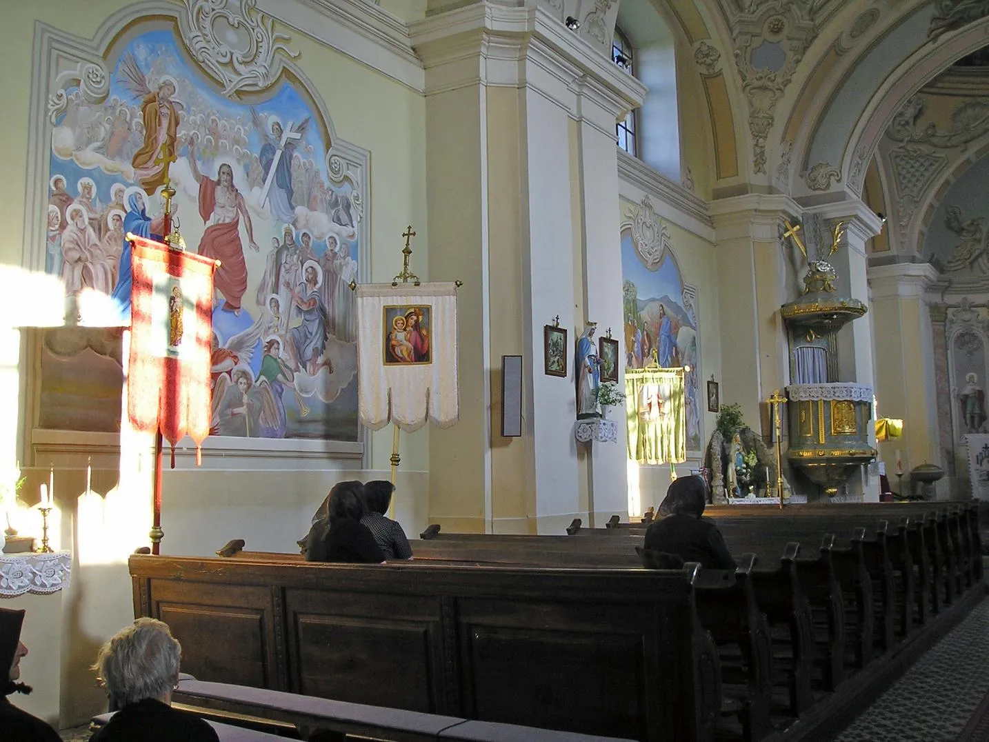 Photo showing: Römisch Katholische Kirche in Csokvaomány, Ungarn