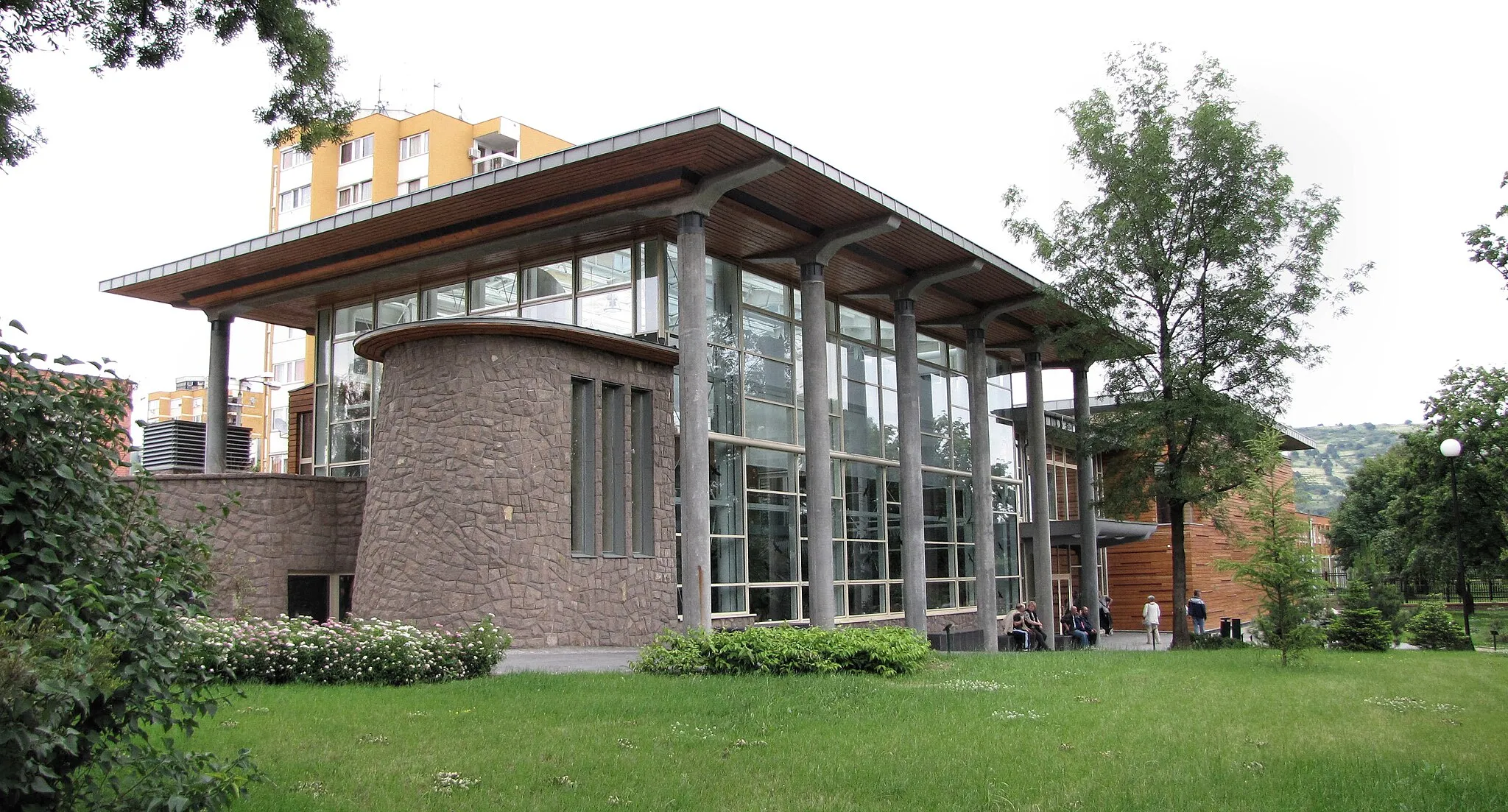 Photo showing: Mátra Museum, Gyöngyös. The new pavilion for Natural Sciences Exhibition, built in 2005-2006. Architect: Grafit 37 Építész Iroda.