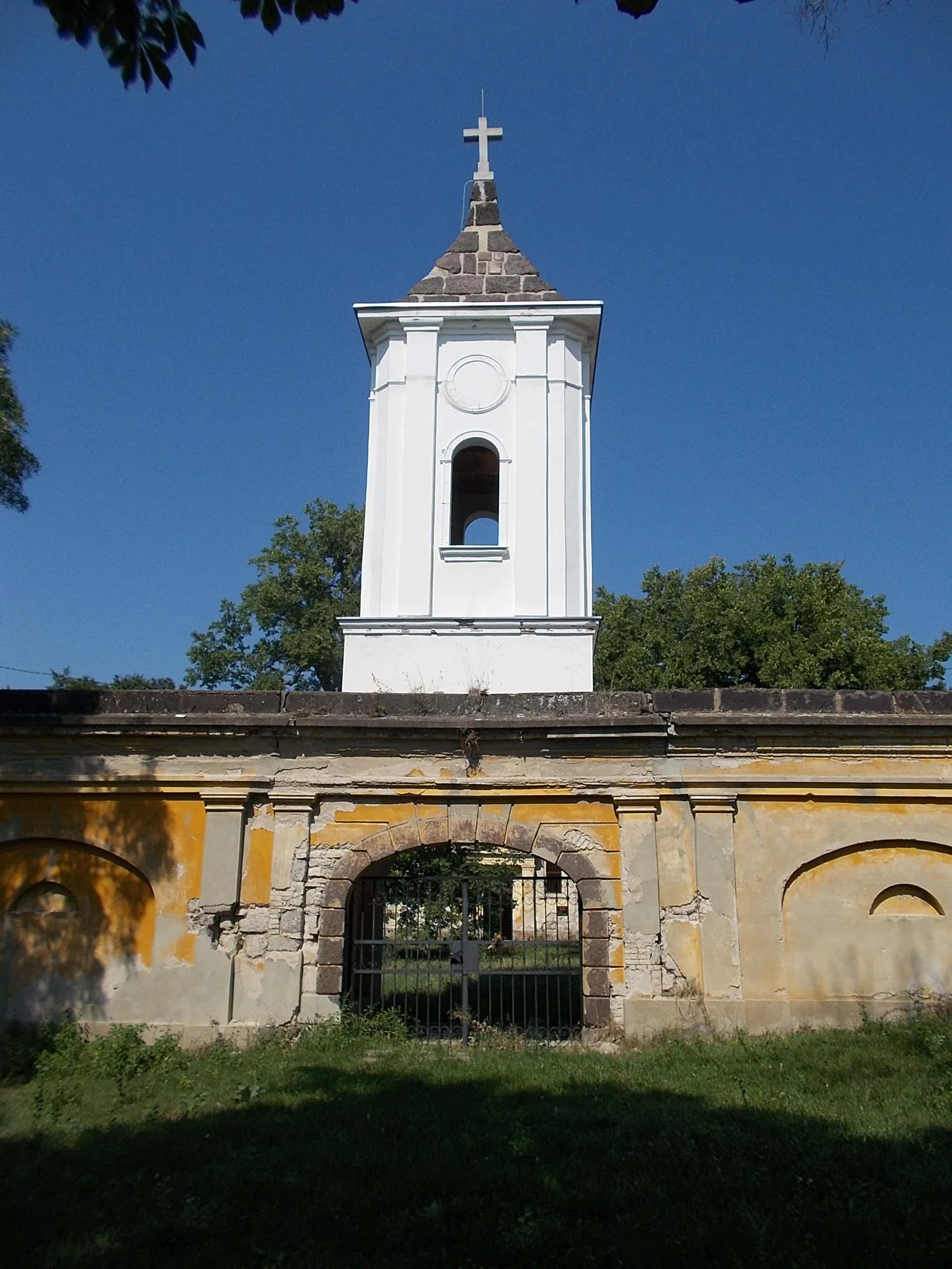 Photo showing: Roman Catholic Calvary. Listed ID 5664. -  Damjanich St., Gyöngyös, Heves County, Hungary