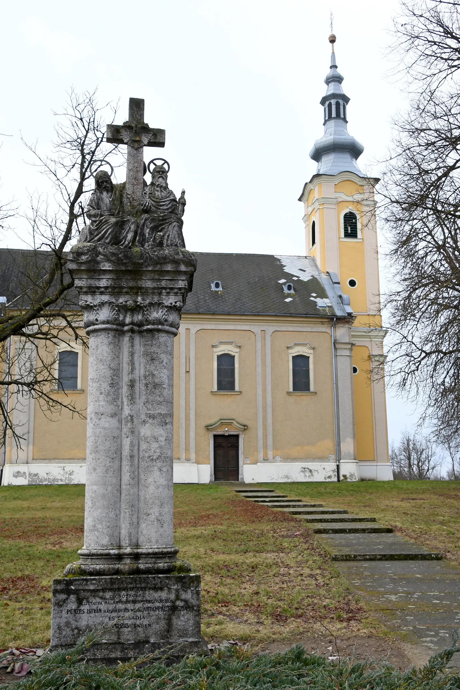 Photo showing: Holy Trinity column in Hugyag, Hungary