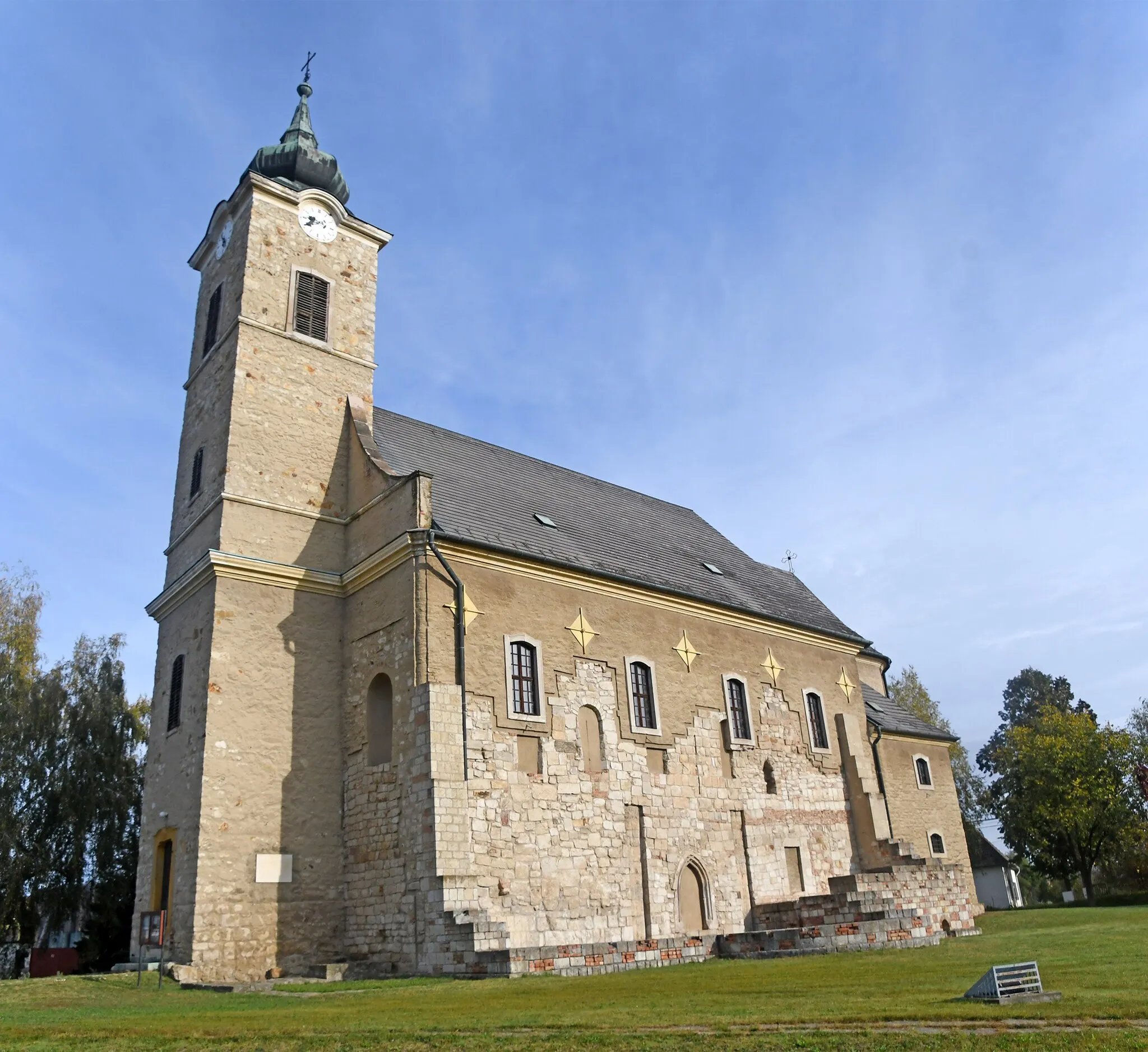 Photo showing: Roman Catholic church in Feldebrő, Hungary