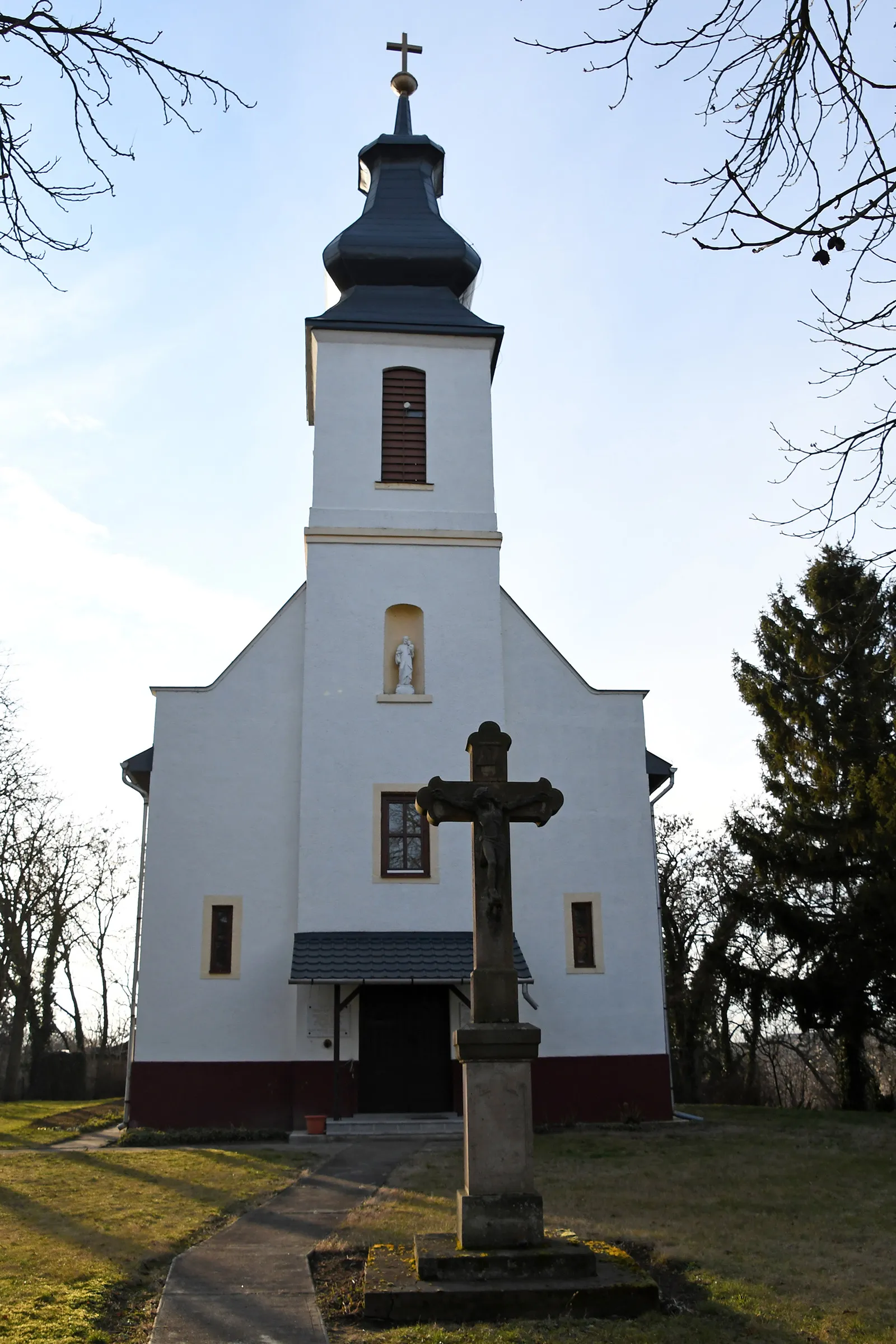 Photo showing: Roman Catholic church in Tófalu, Hungary