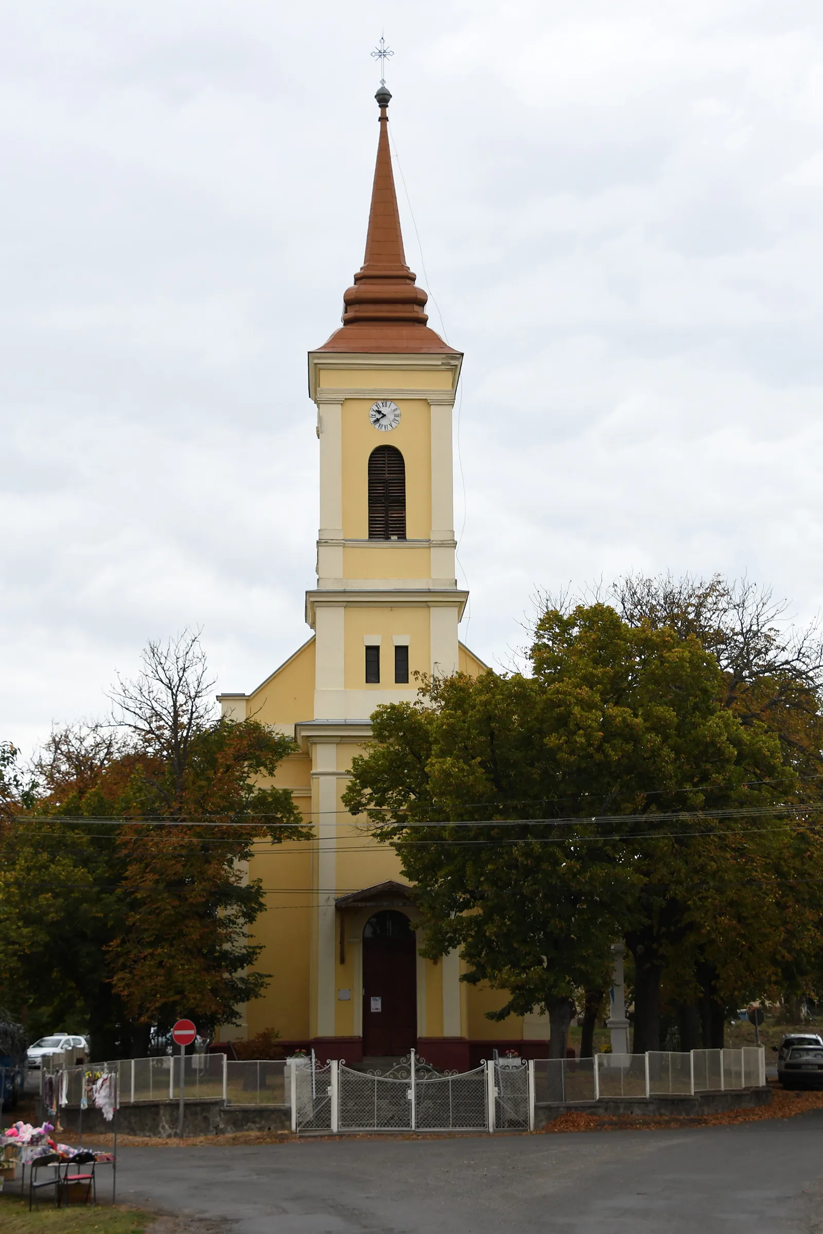 Photo showing: Roman Catholic church in Vécs, Hungary