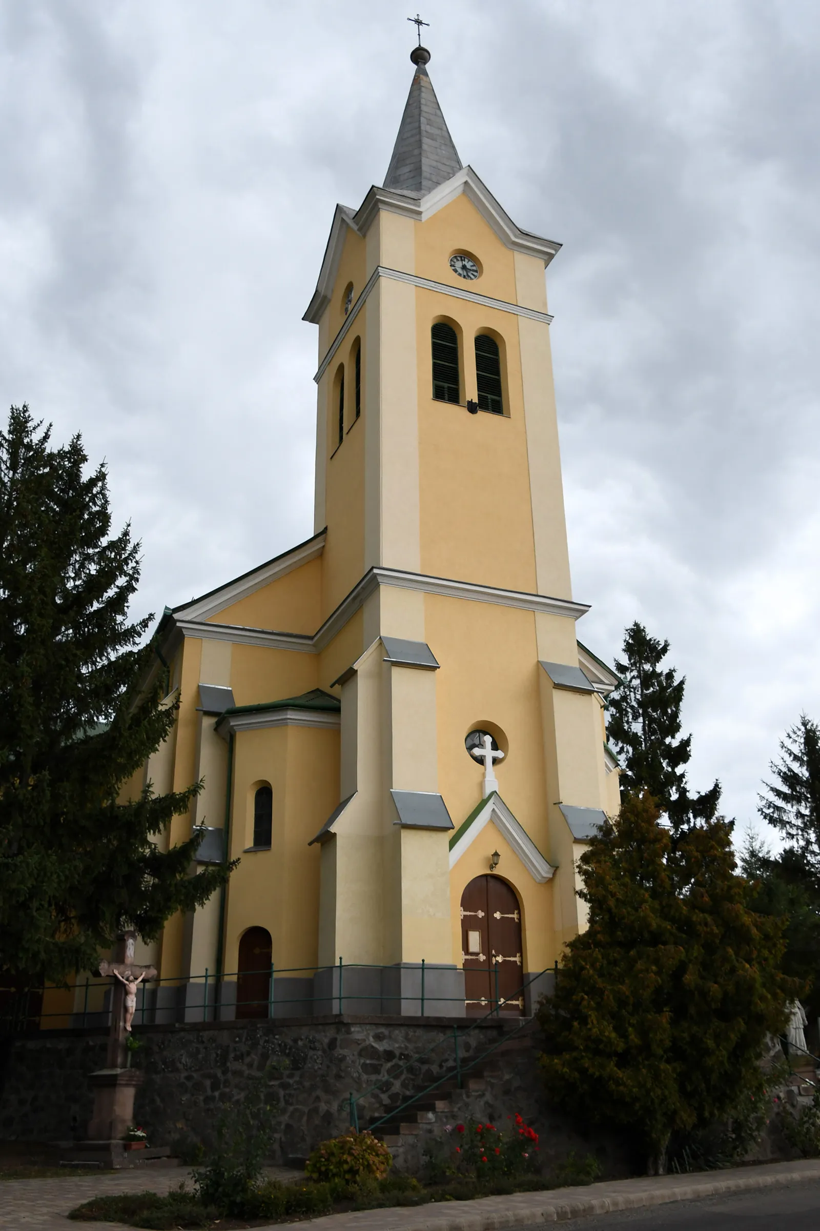 Photo showing: Roman Catholic church in Markaz, Hungary