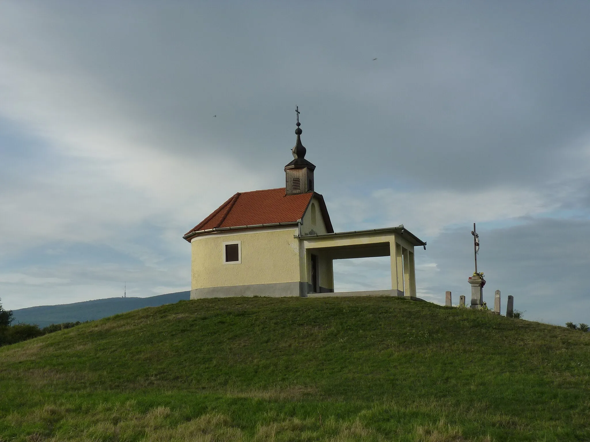 Photo showing: Saint Anne chapel above Abasár