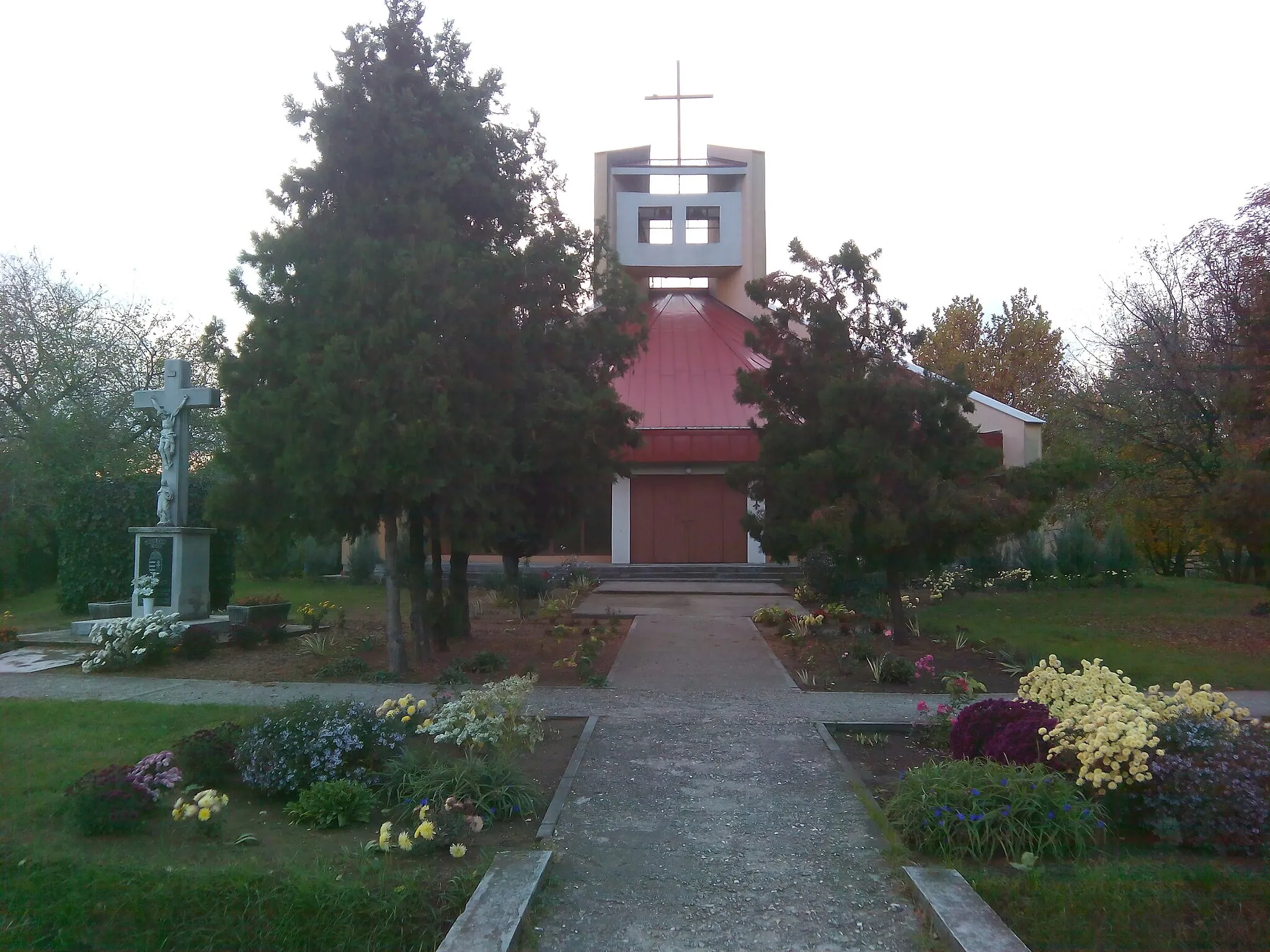 Photo showing: Tenk római katolikus templom