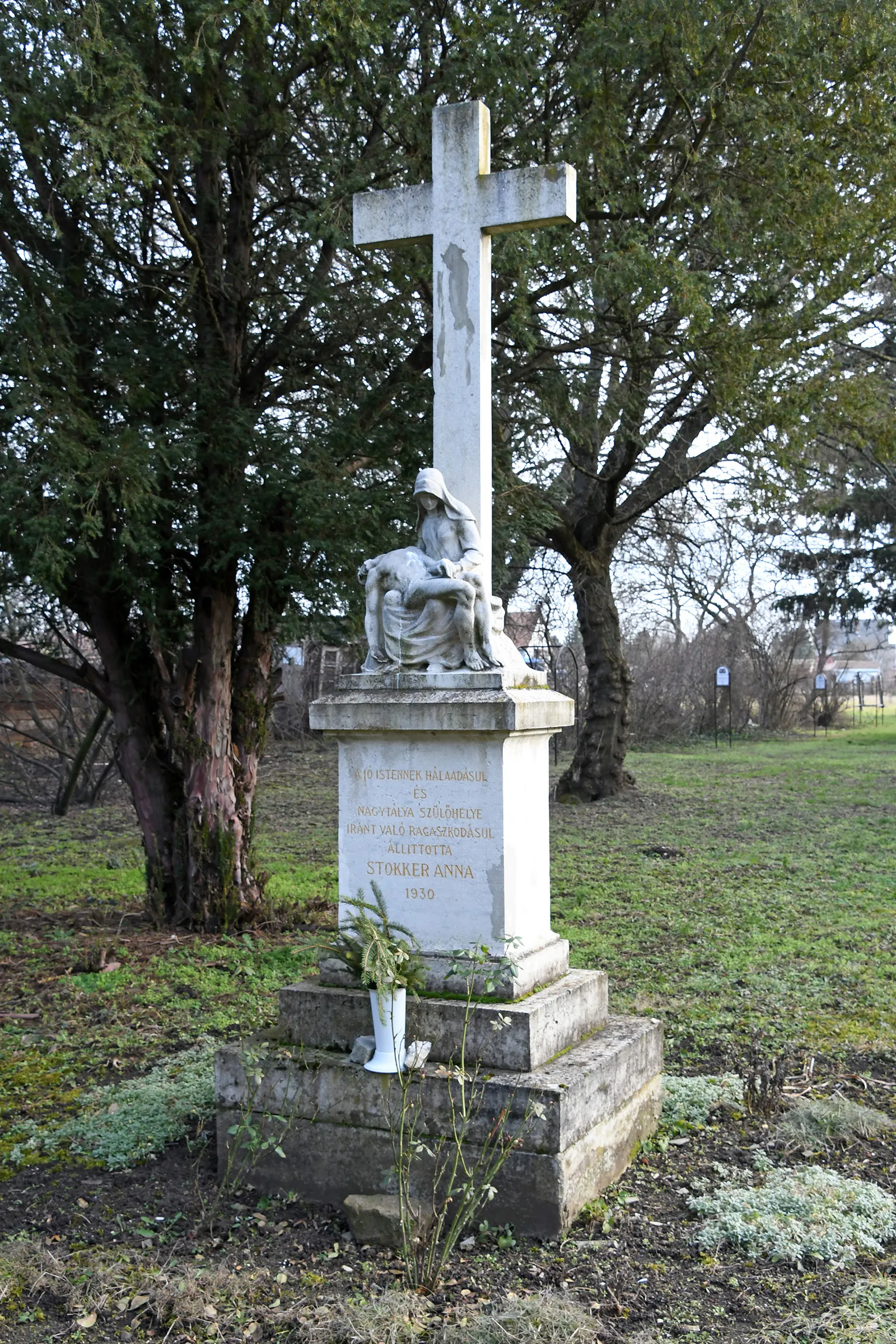 Photo showing: Statue of Pietà in Nagytálya, Hungary