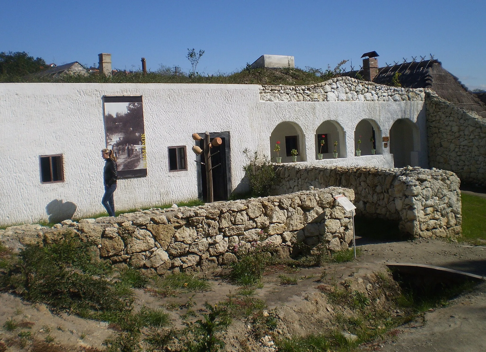 Photo showing: Cavehouses, Szomolya, Hungary, Szentendre Volklore Musezm