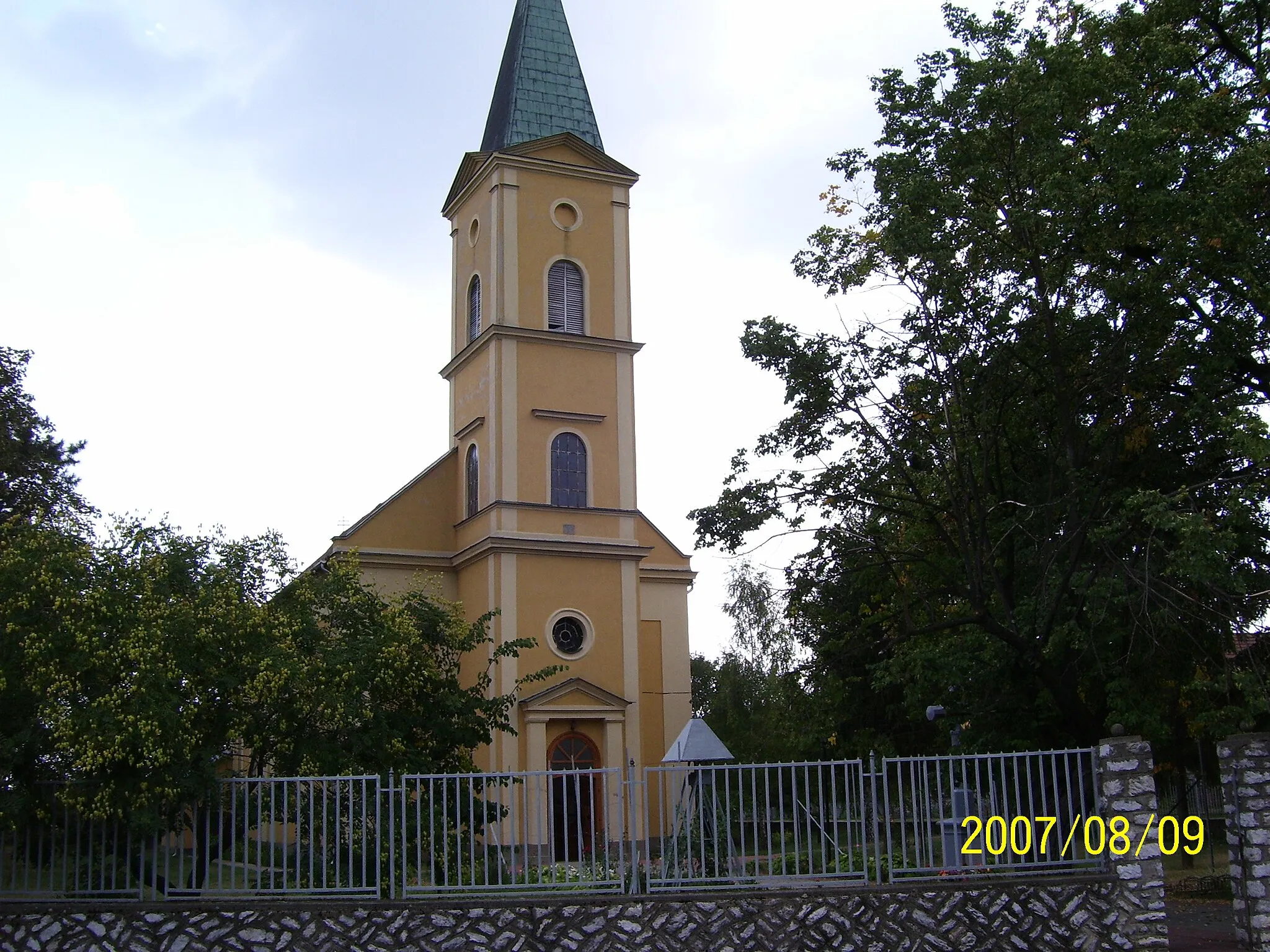 Photo showing: Szent Péter és Pál apostolok római katolikus templom, Tard